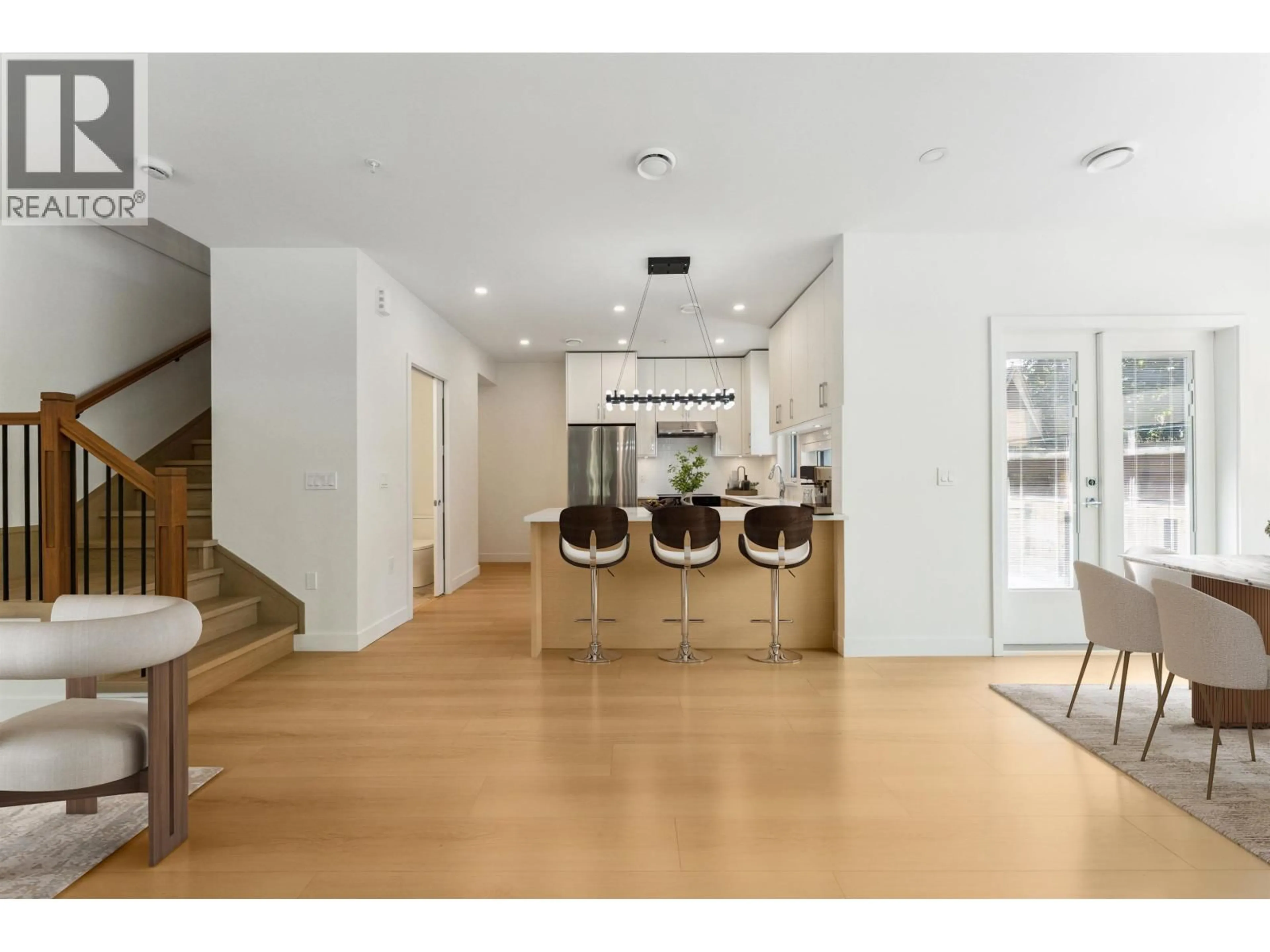 Indoor foyer for 844 ST. DENIS AVENUE, North Vancouver British Columbia V7J2G4