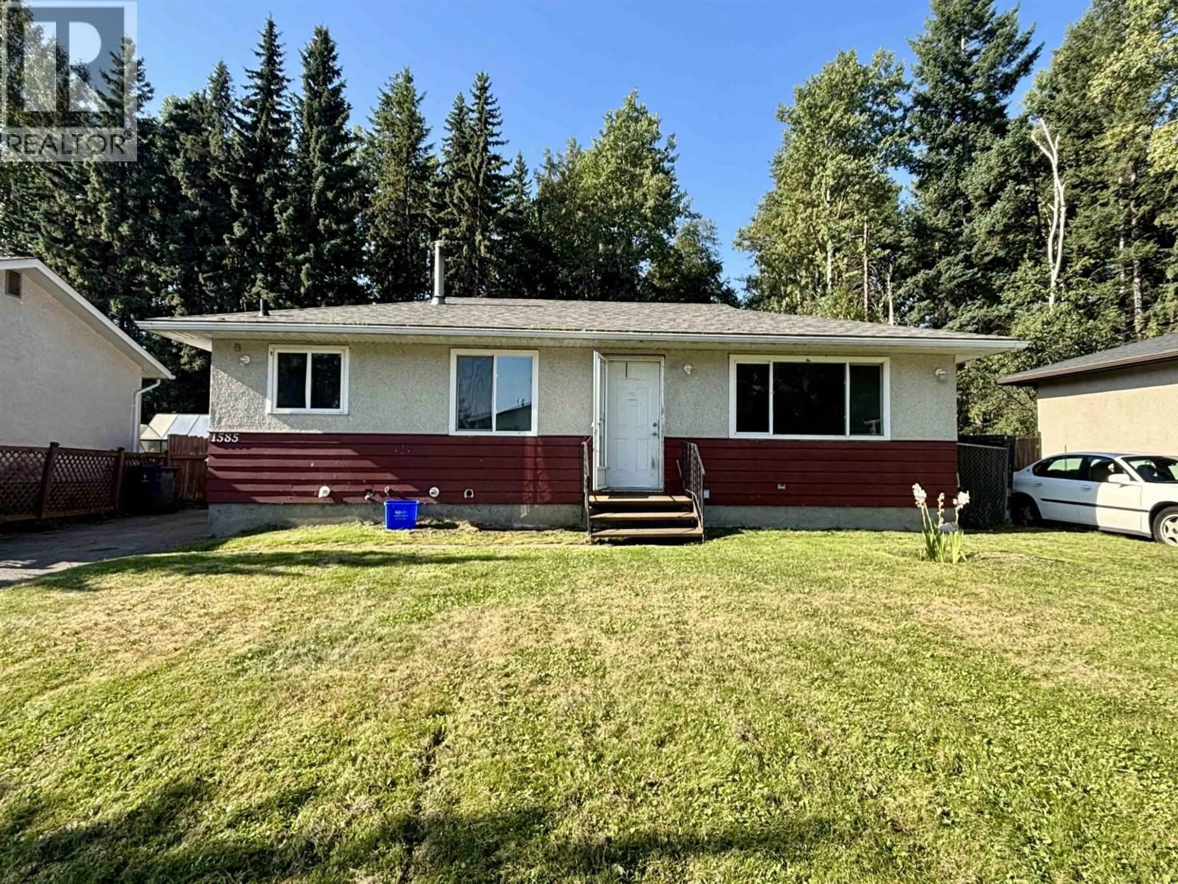 Home with vinyl exterior material, street for 1585 PEARSON AVENUE, Prince George British Columbia V2L4K7