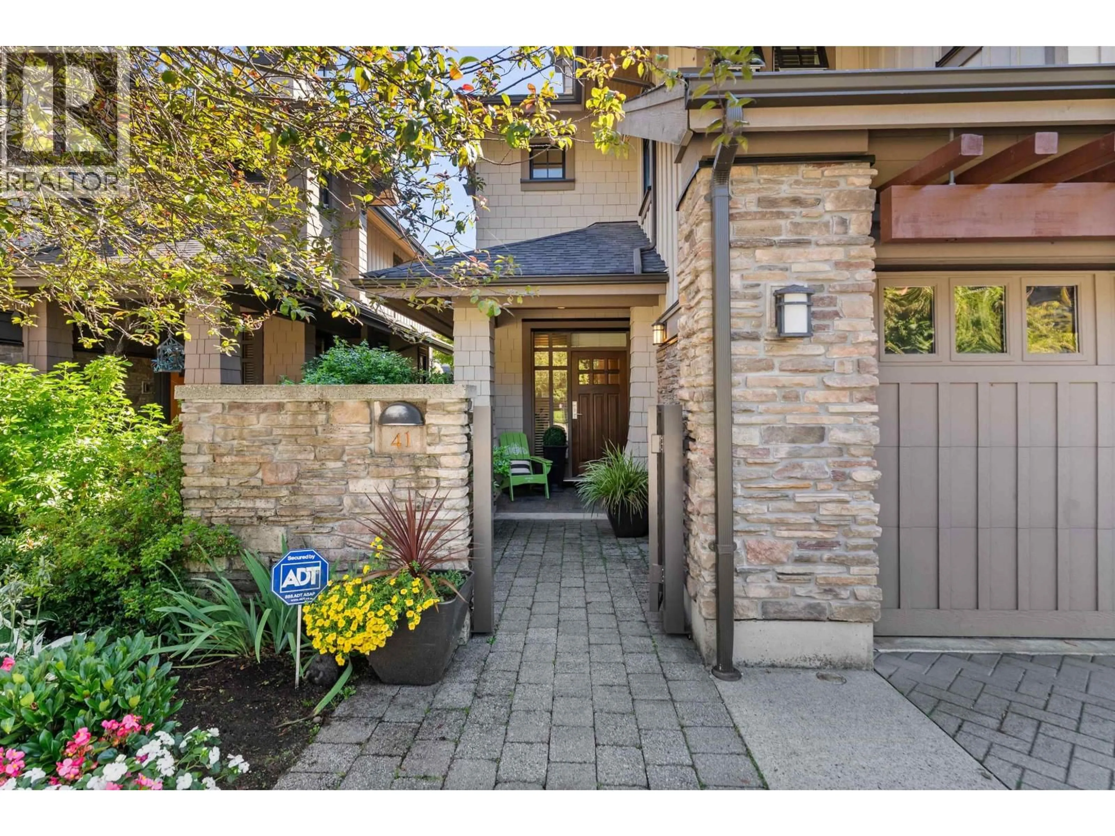 Indoor entryway for 41 - 3639 ALDERCREST DRIVE, North Vancouver British Columbia V7G0A1