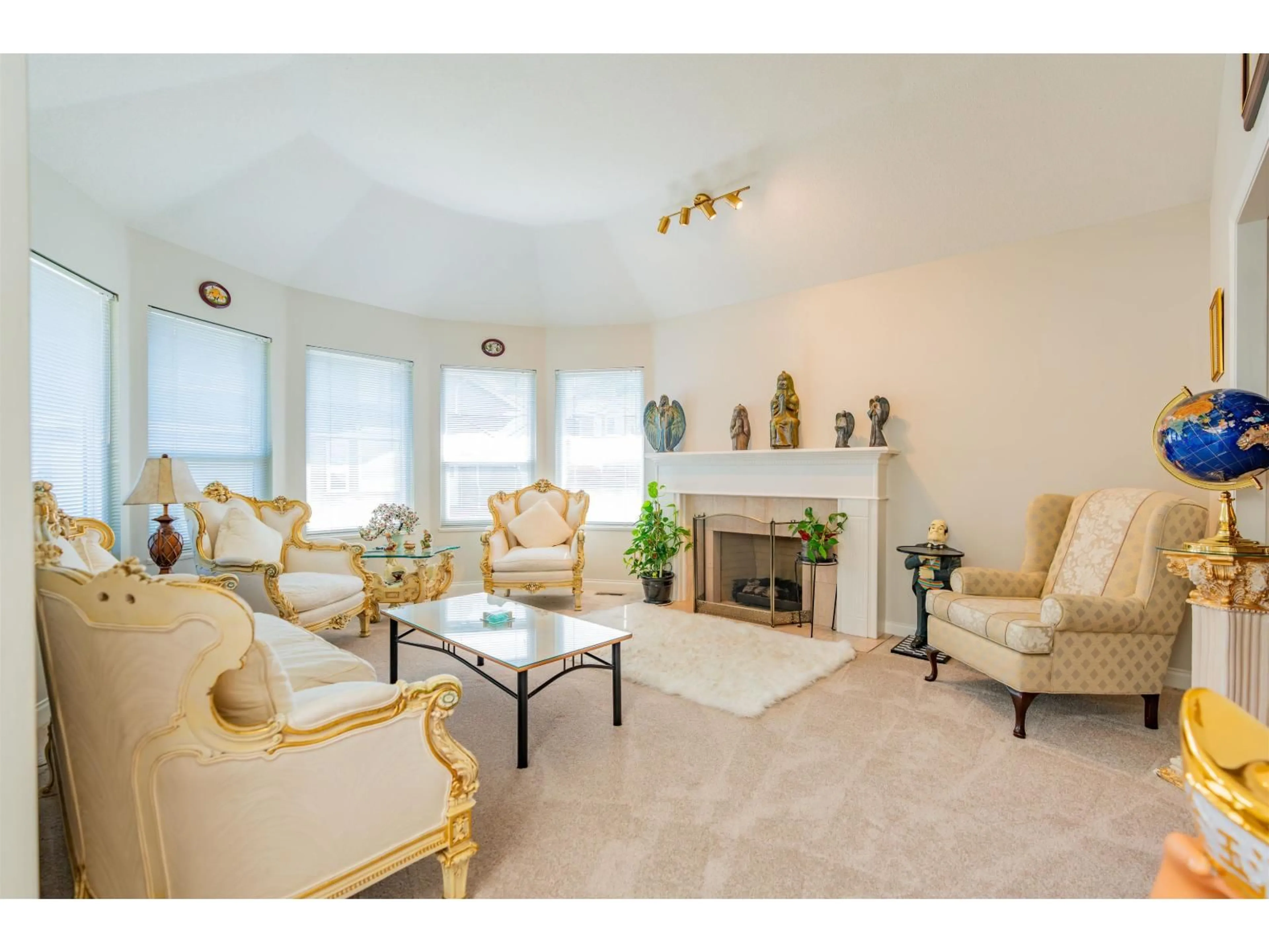Living room with furniture, unknown for 107 - 6109 BOUNDARY WEST, Surrey British Columbia V3X2A4