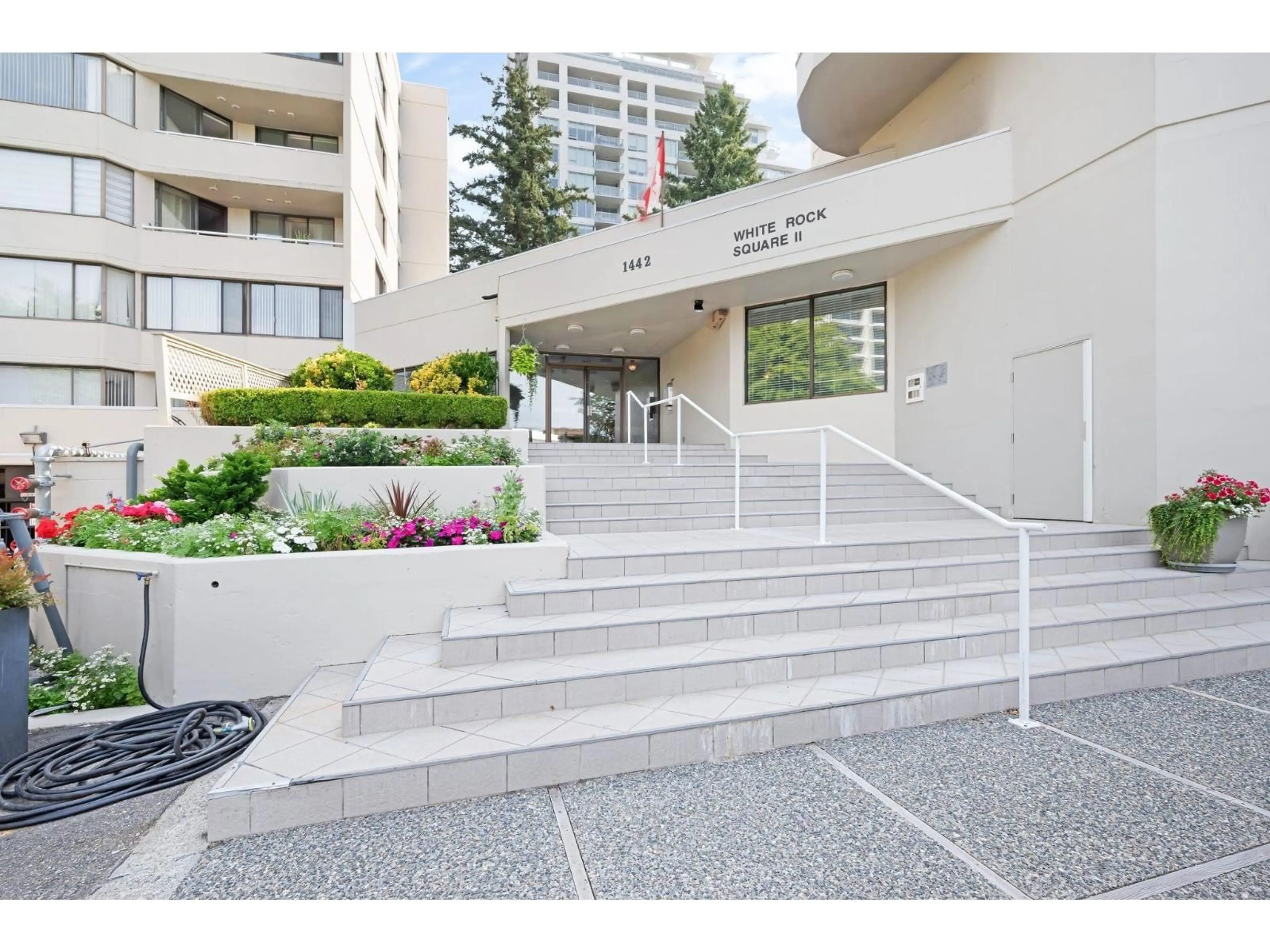 Indoor foyer for 301 - 1442 FOSTER, White Rock British Columbia V4B3X7