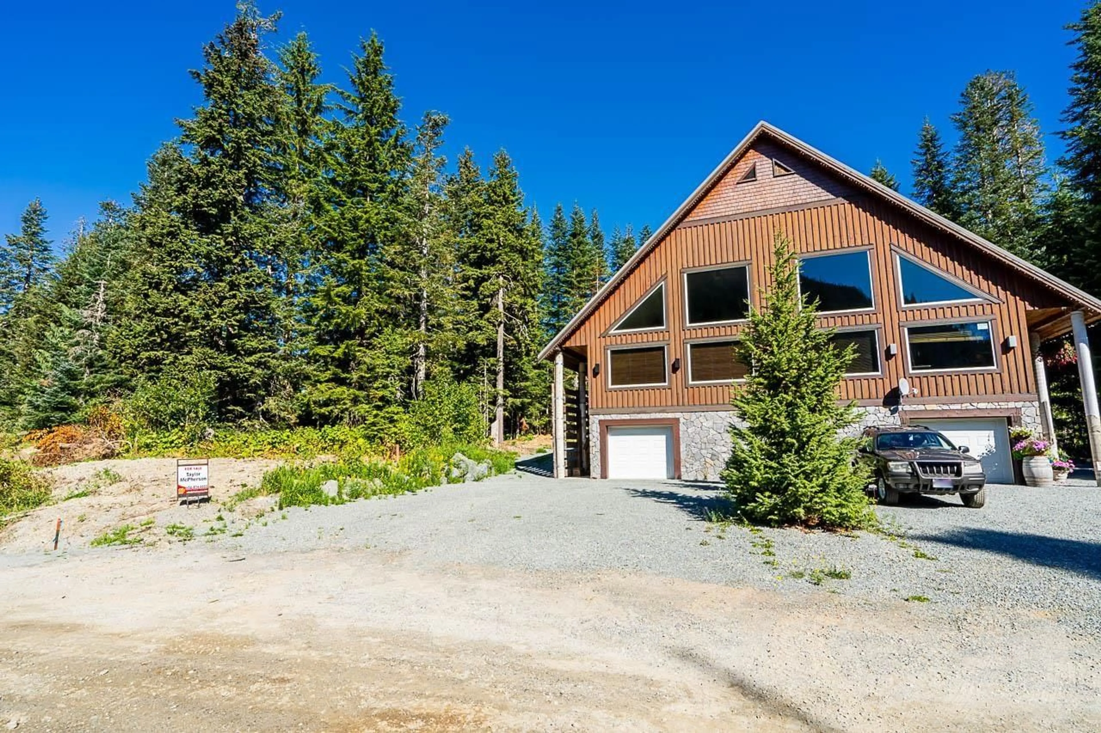 A pic from outside/outdoor area/front of a property/back of a property/a pic from drone, unknown for 1 - 46933 LAUREL, Agassiz British Columbia V0M1A1