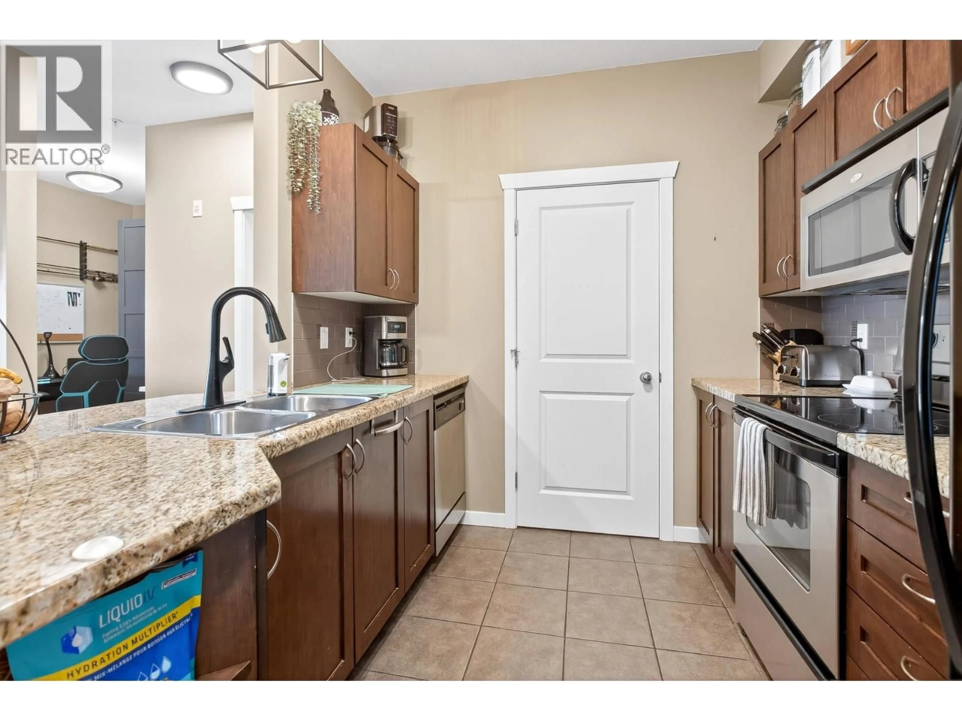 Standard kitchen, ceramic/tile floor for 207 - 2336 WHYTE AVENUE, Port Coquitlam British Columbia V3C0A7