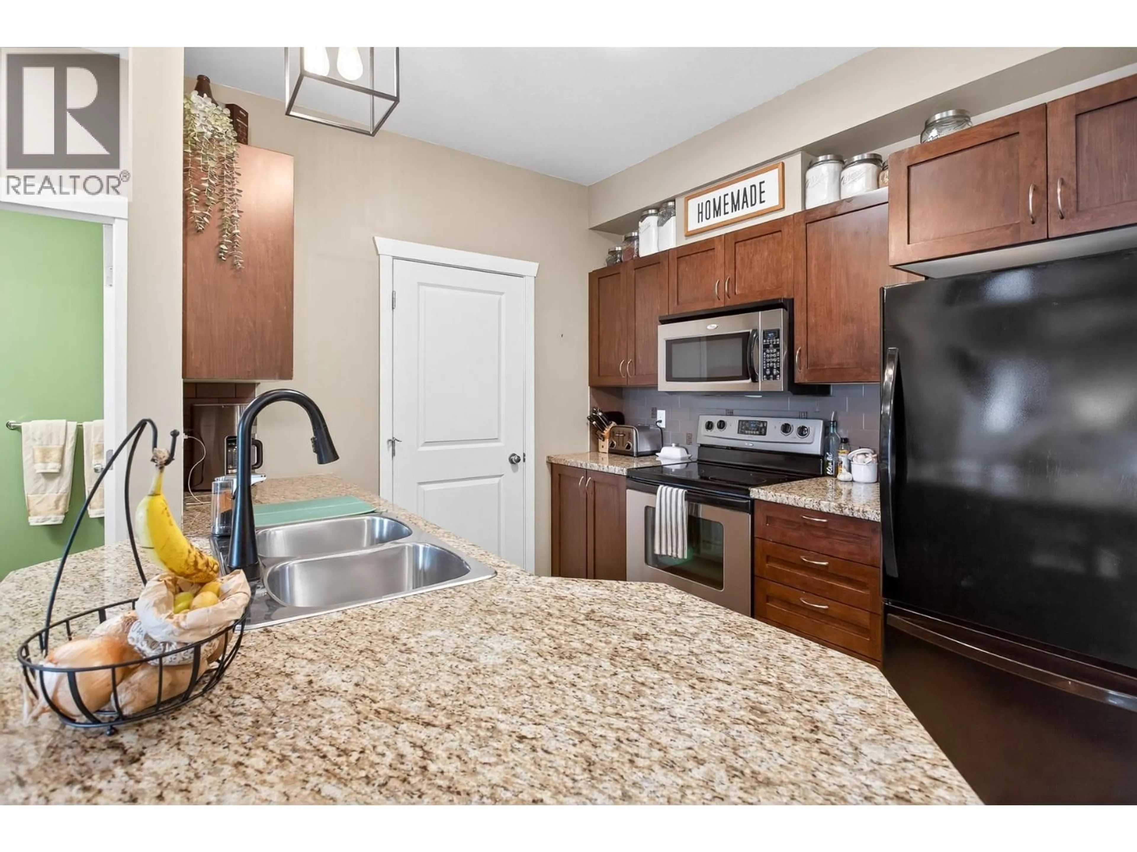 Standard kitchen, unknown for 207 - 2336 WHYTE AVENUE, Port Coquitlam British Columbia V3C0A7