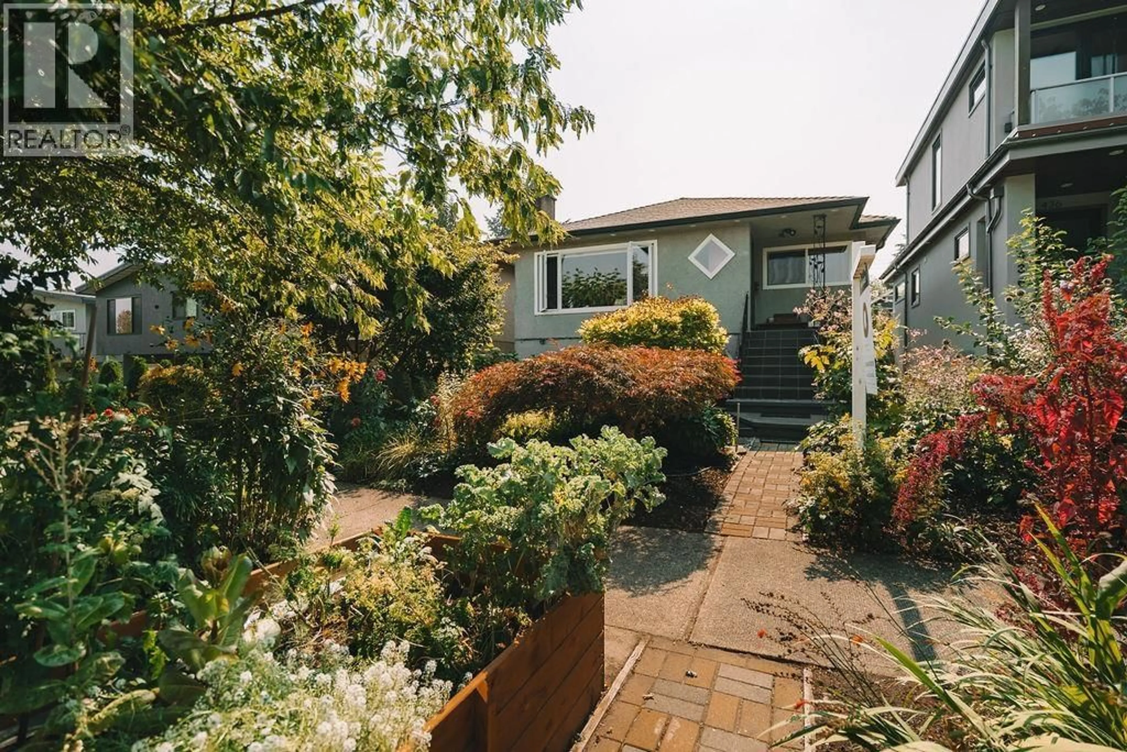 Patio, street for 440 34TH AVENUE, Vancouver British Columbia V5W1A3