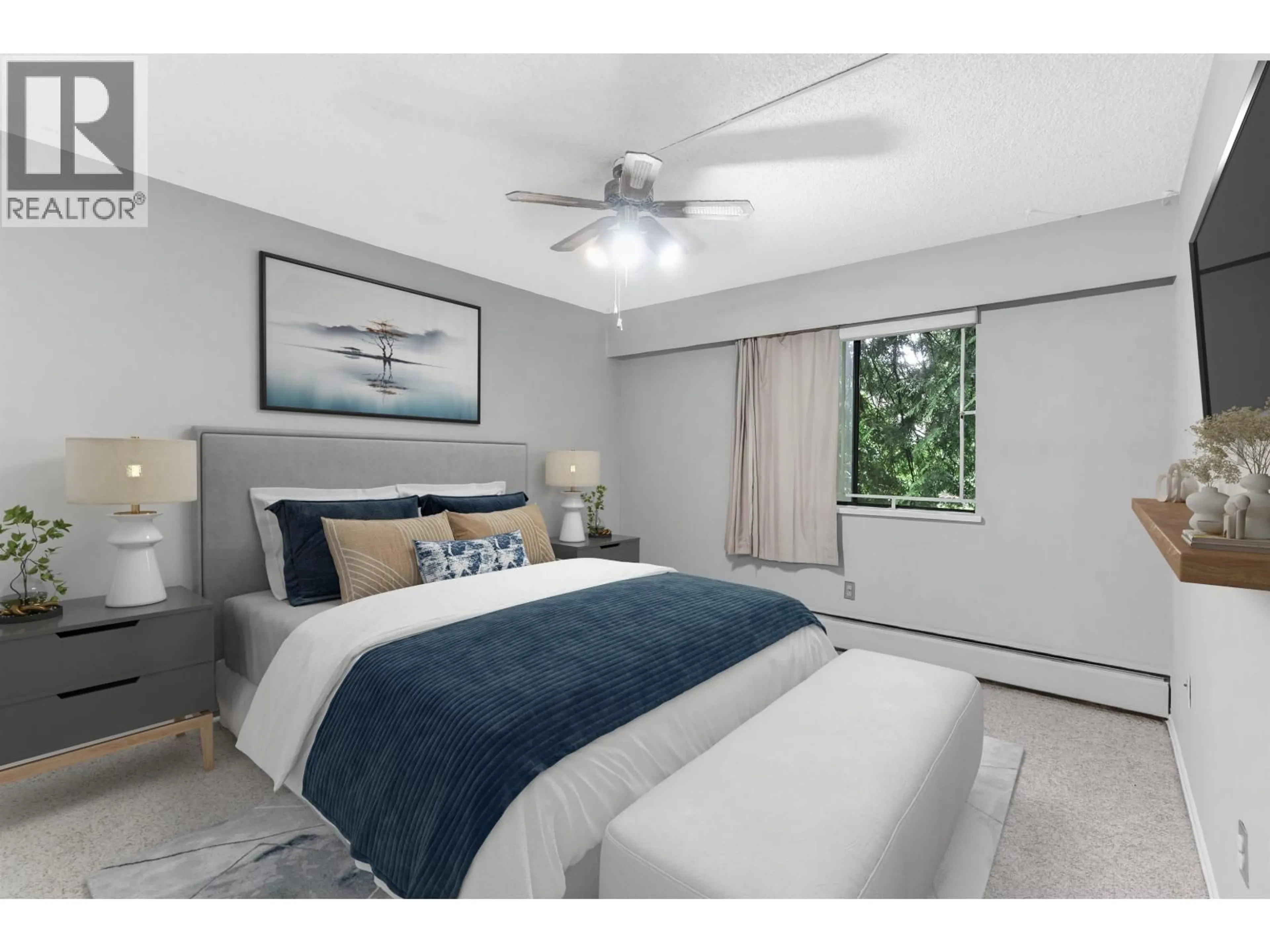 Bedroom with bed, unknown for 3901 CARRIGAN COURT, Burnaby British Columbia V3N4K1
