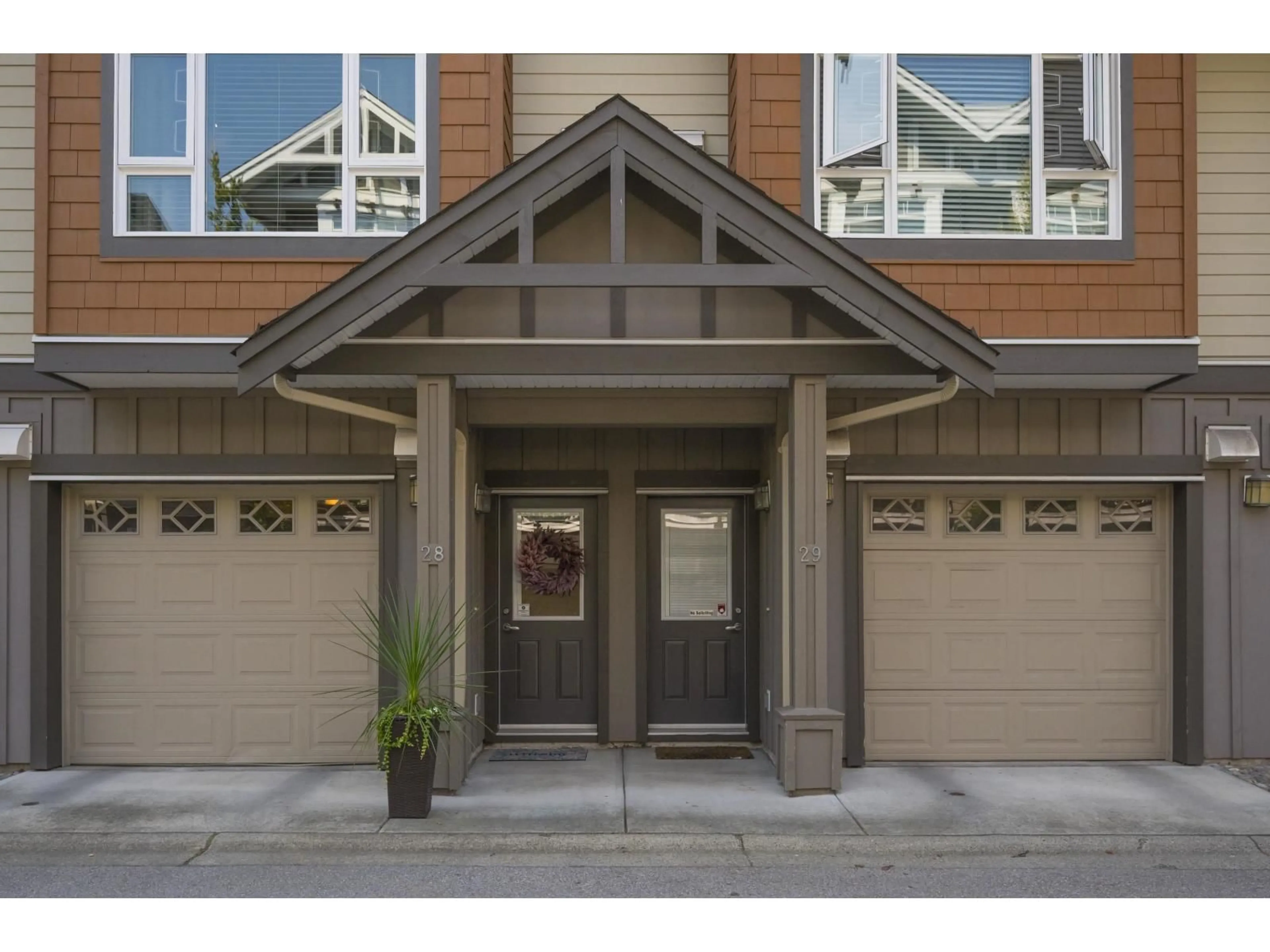Indoor entryway for 28 - 2979 156, Surrey British Columbia V3S8V8