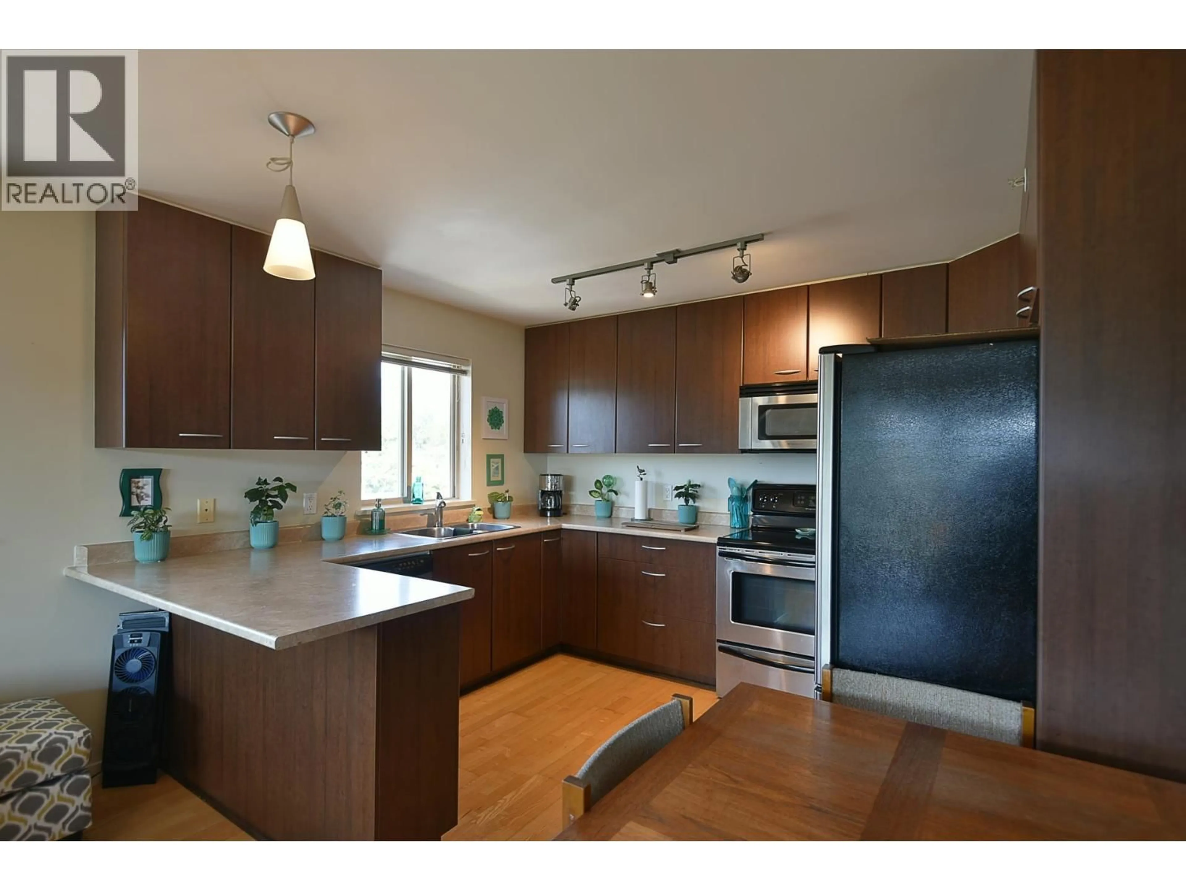 Open concept kitchen, unknown for 408 - 5631 INLET AVENUE, Sechelt British Columbia V7Z0J1