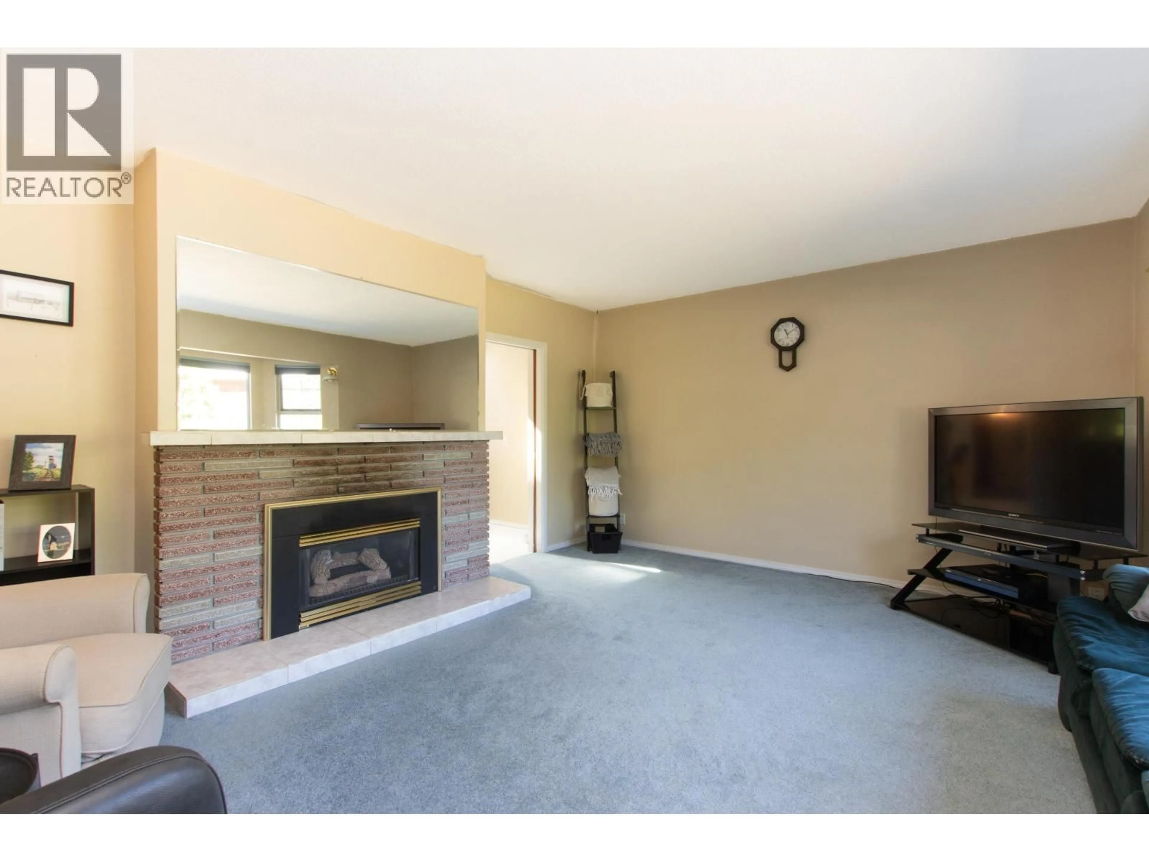 Living room with furniture, unknown for 38258 NORTHRIDGE DRIVE, Squamish British Columbia V8B0A6