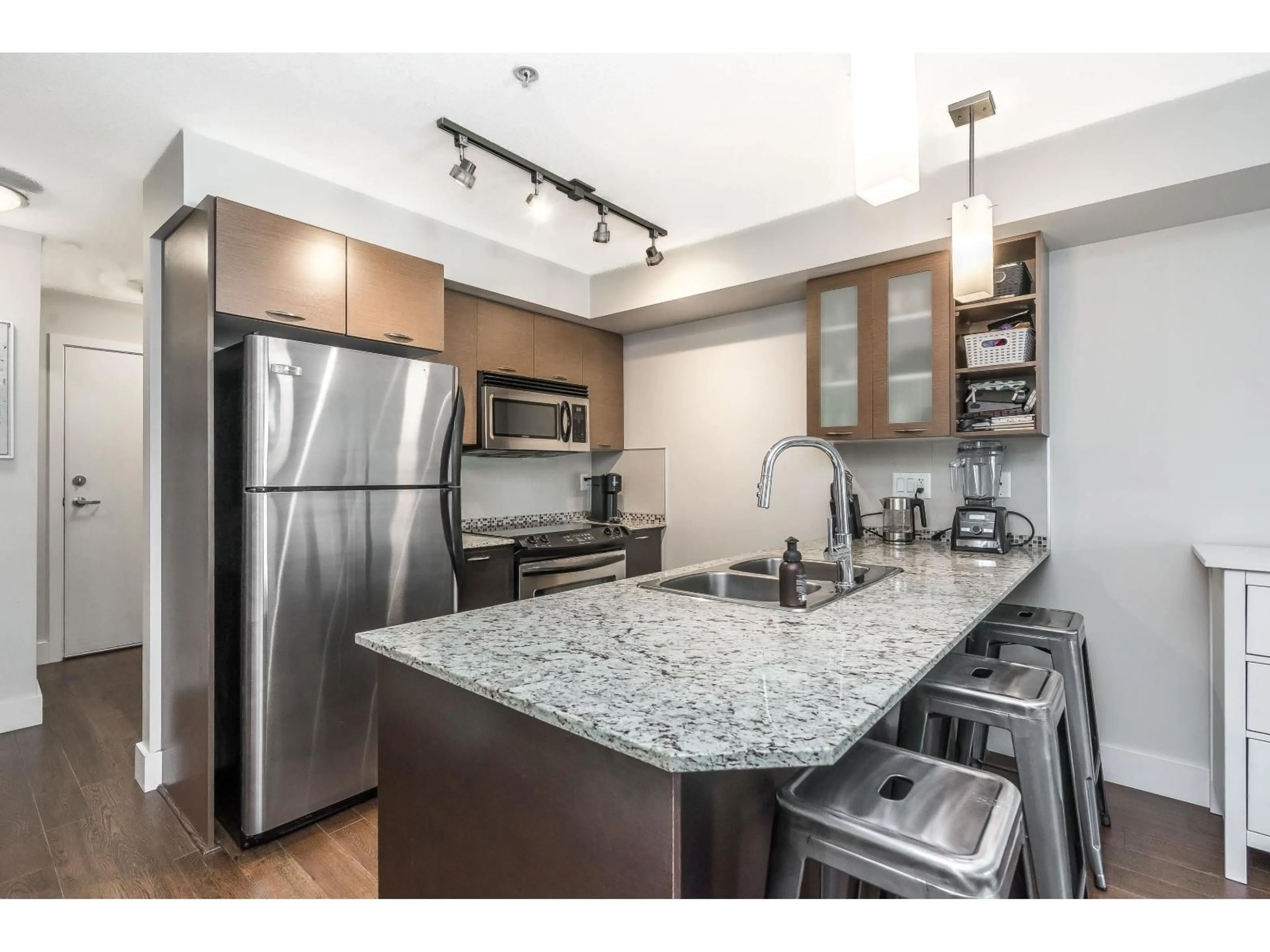 Open concept kitchen, unknown for 316 - 2233 MCKENZIE, Abbotsford British Columbia V2S4A1