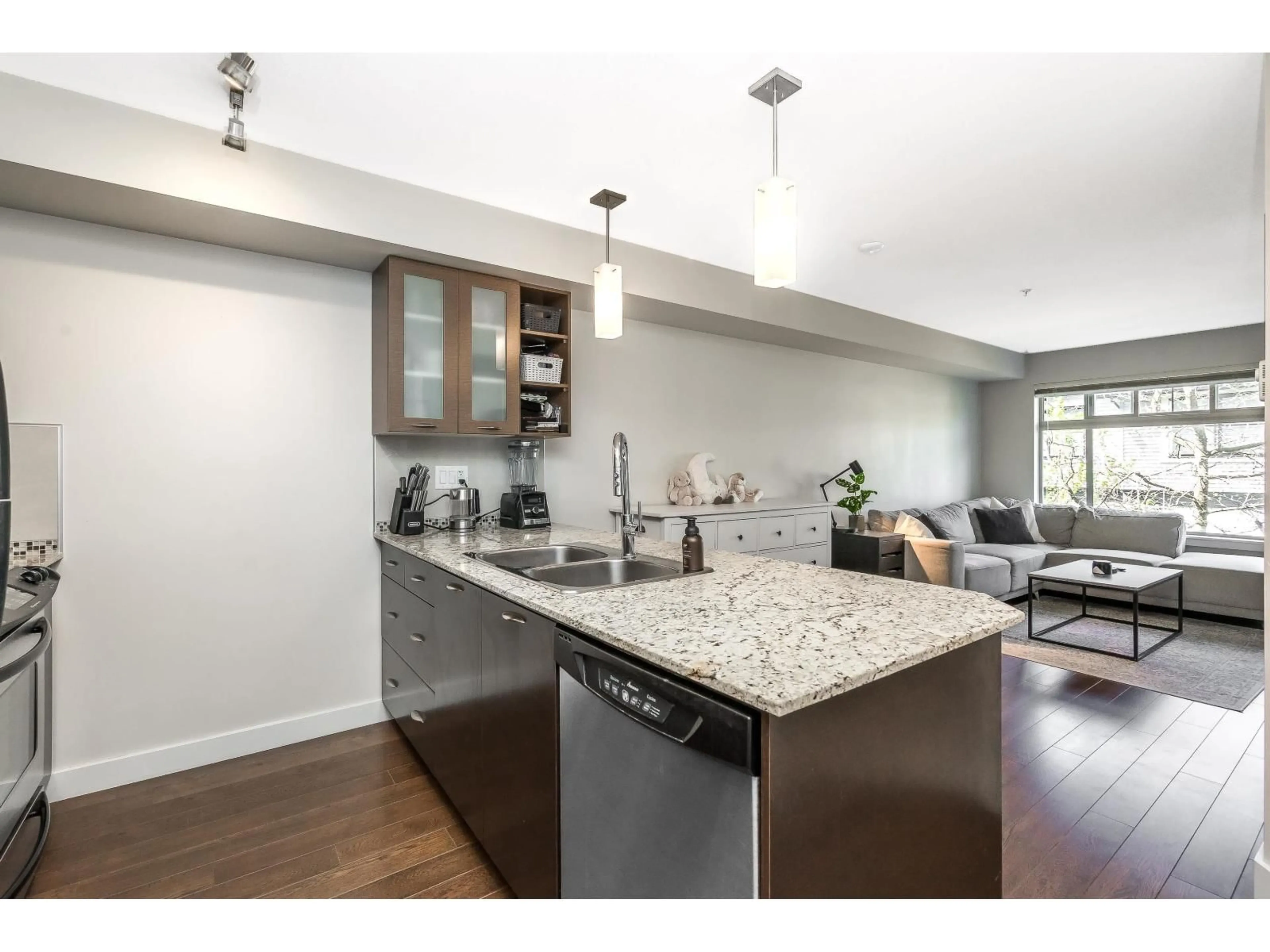 Open concept kitchen, unknown for 316 - 2233 MCKENZIE, Abbotsford British Columbia V2S4A1