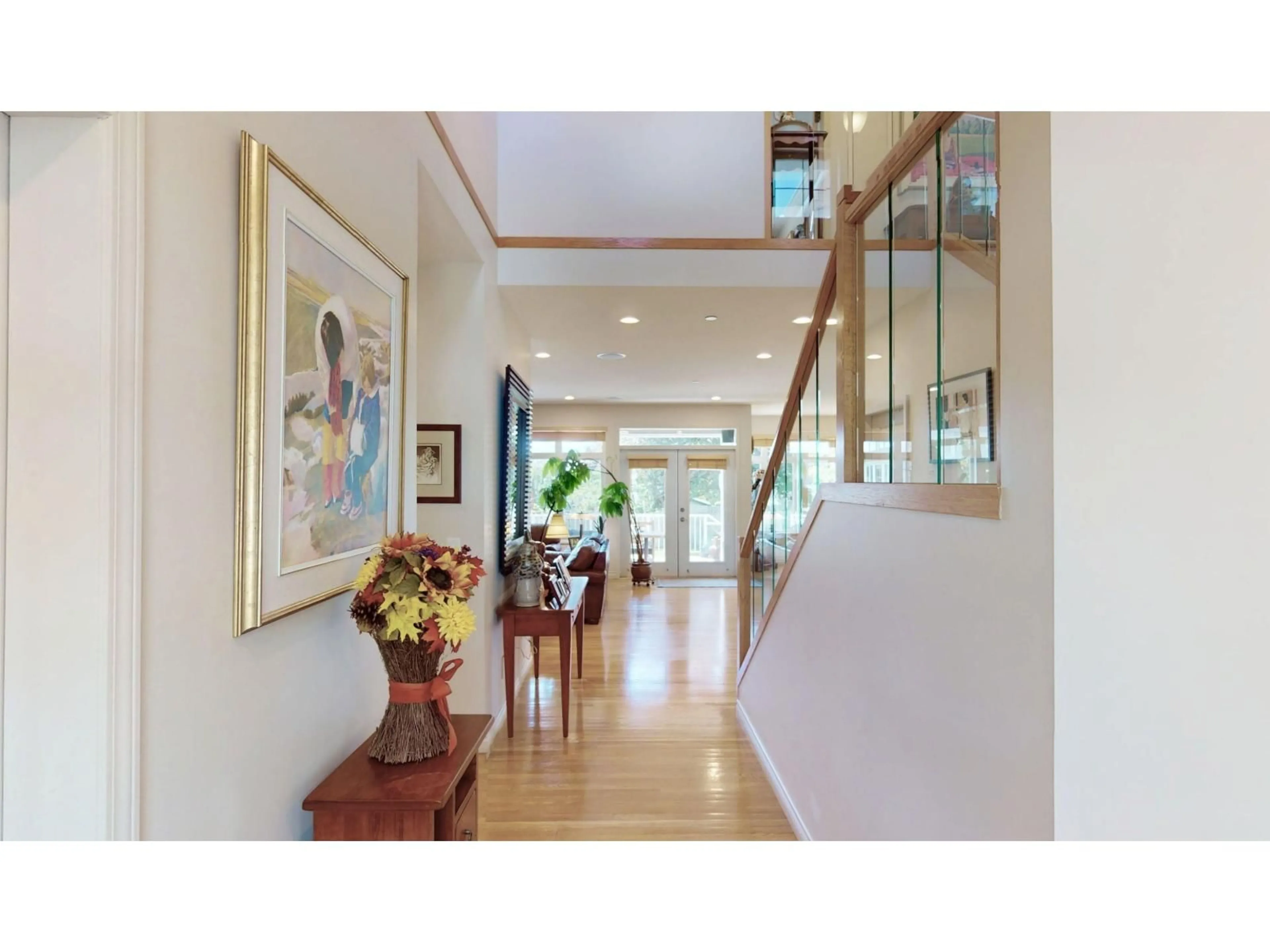 Indoor foyer for 15974 BUENA VISTA, White Rock British Columbia V4B2A5
