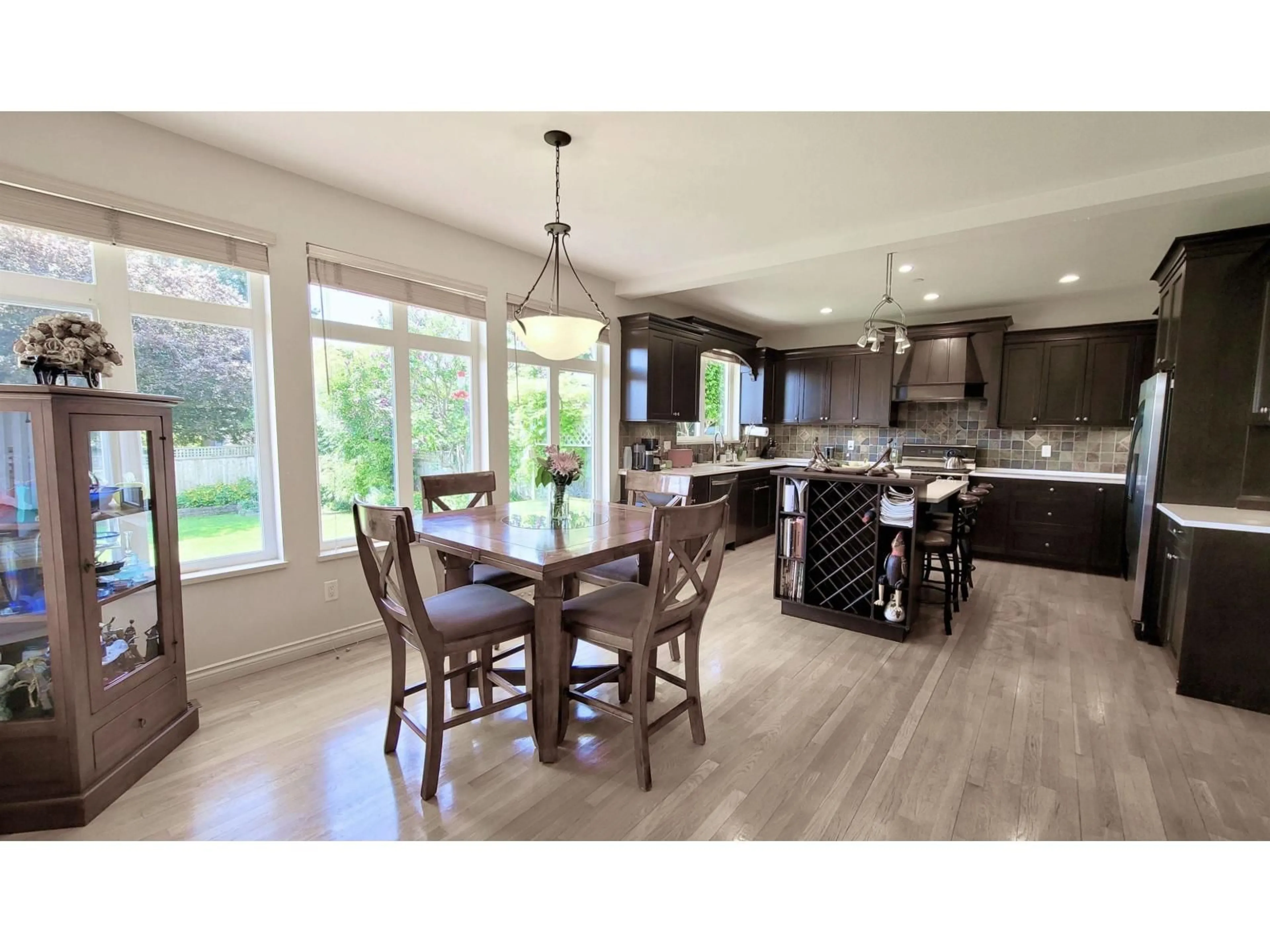 Open concept kitchen, wood/laminate floor for 15974 BUENA VISTA, White Rock British Columbia V4B2A5