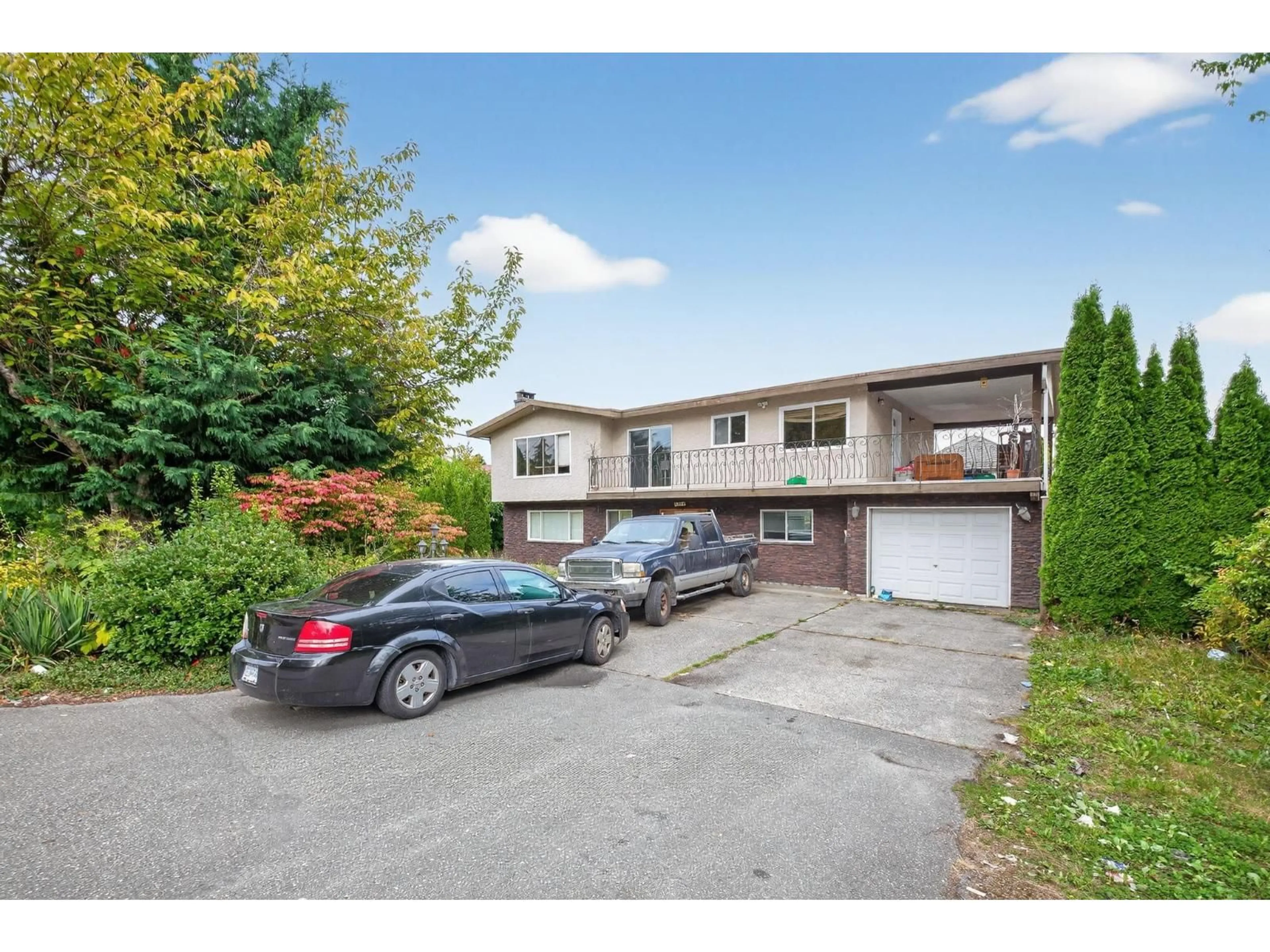 A pic from outside/outdoor area/front of a property/back of a property/a pic from drone, street for 9294 126A, Surrey British Columbia V3V5G2