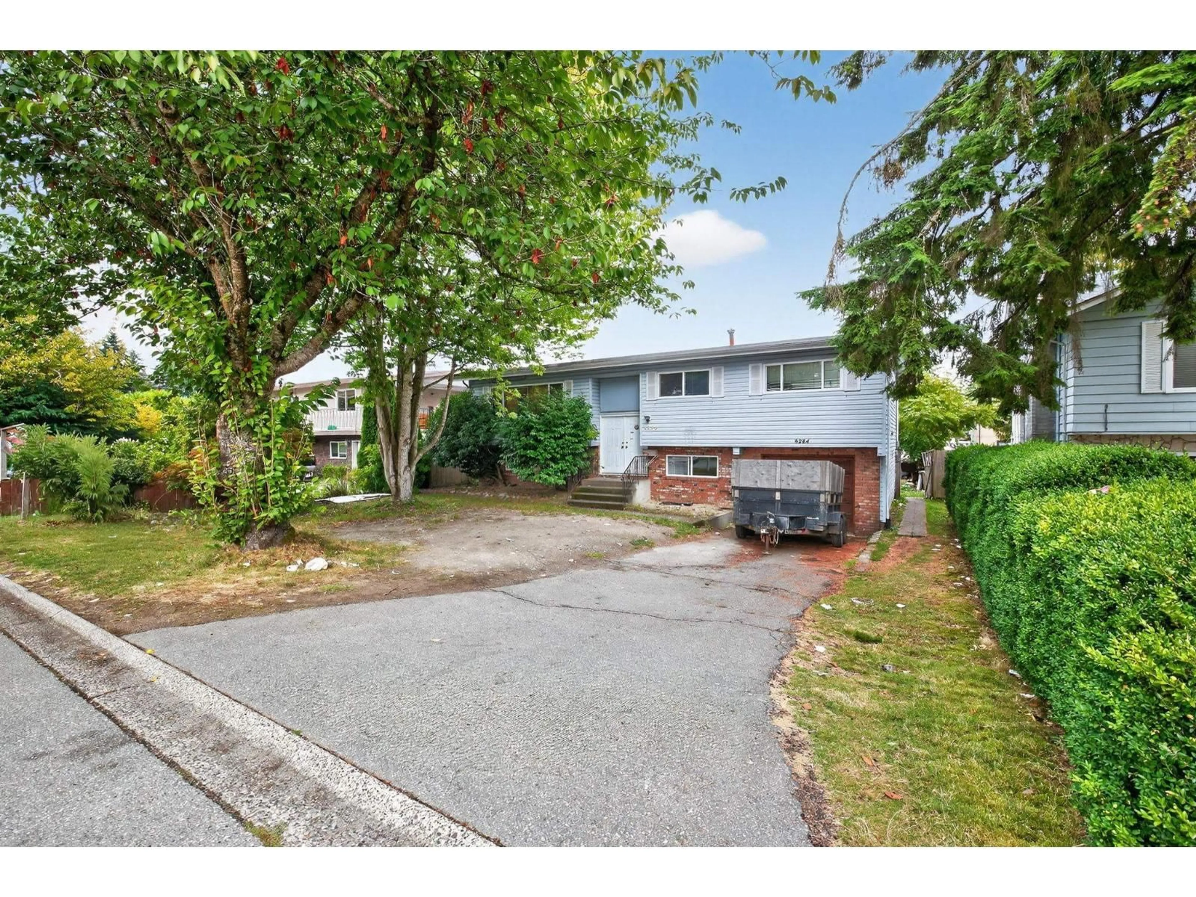 A pic from outside/outdoor area/front of a property/back of a property/a pic from drone, street for 9284 126A, Surrey British Columbia V3V5G2
