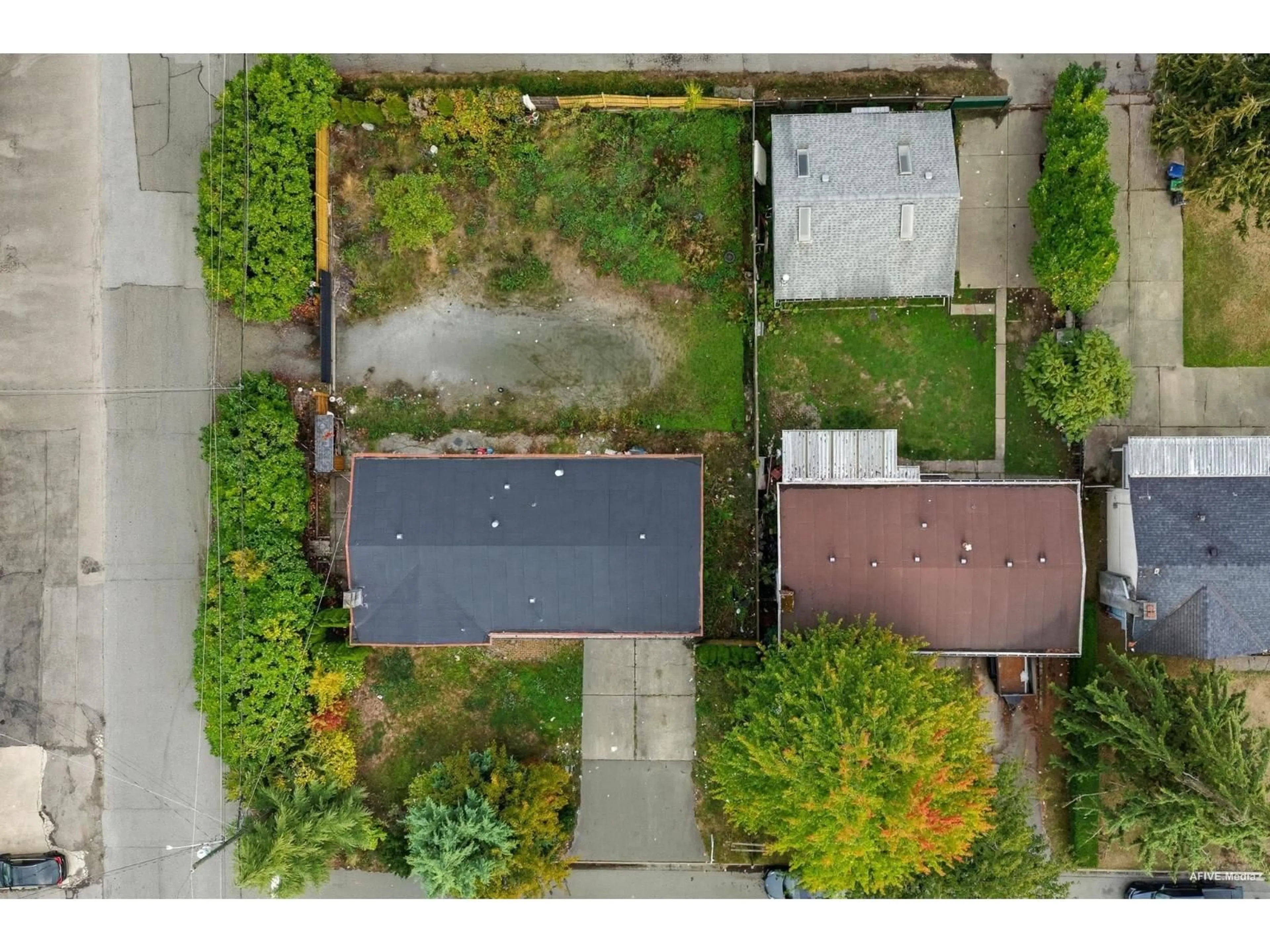 A pic from outside/outdoor area/front of a property/back of a property/a pic from drone, street for 9284 126A, Surrey British Columbia V3V5G2