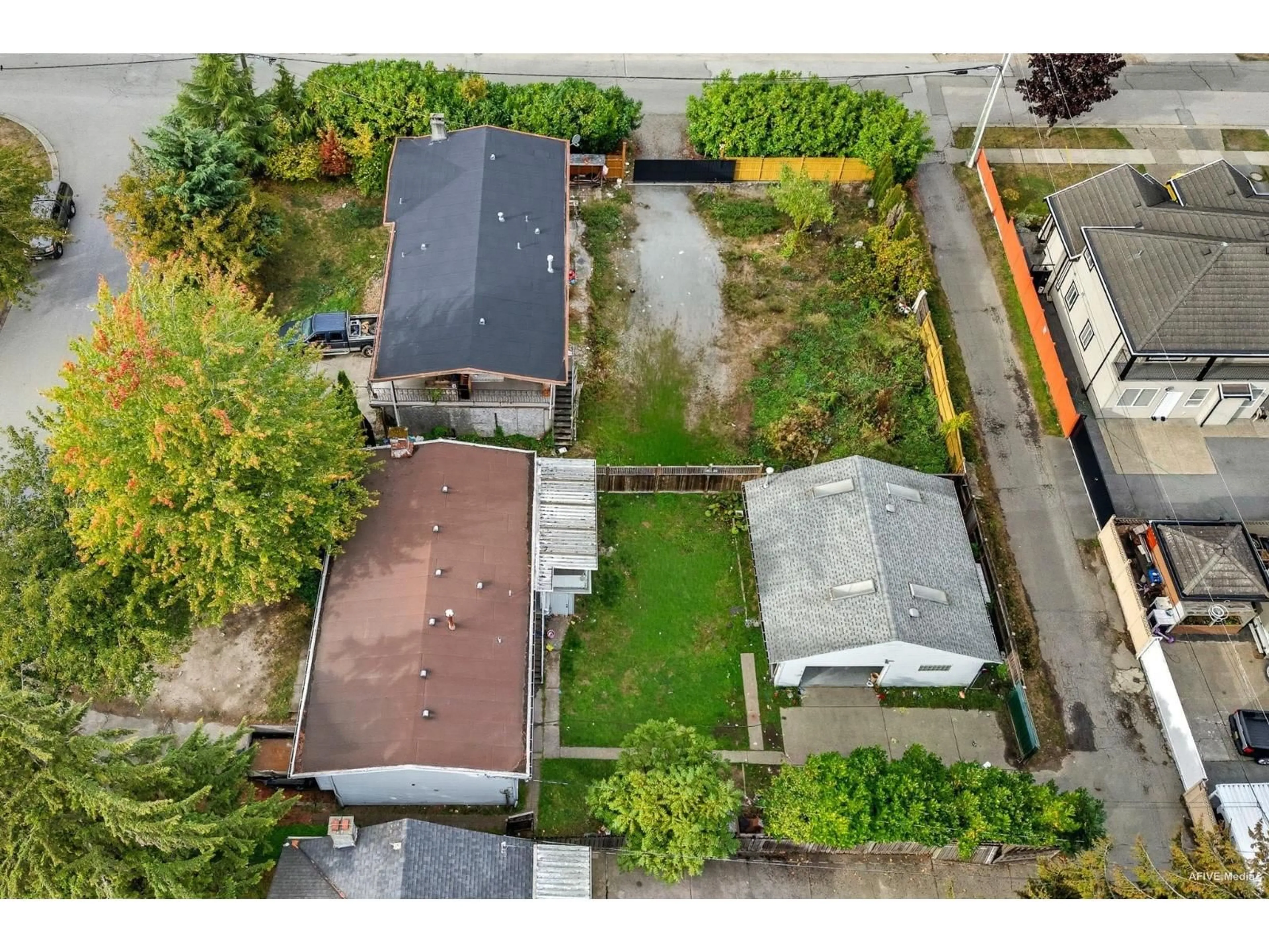 A pic from outside/outdoor area/front of a property/back of a property/a pic from drone, street for 9284 126A, Surrey British Columbia V3V5G2