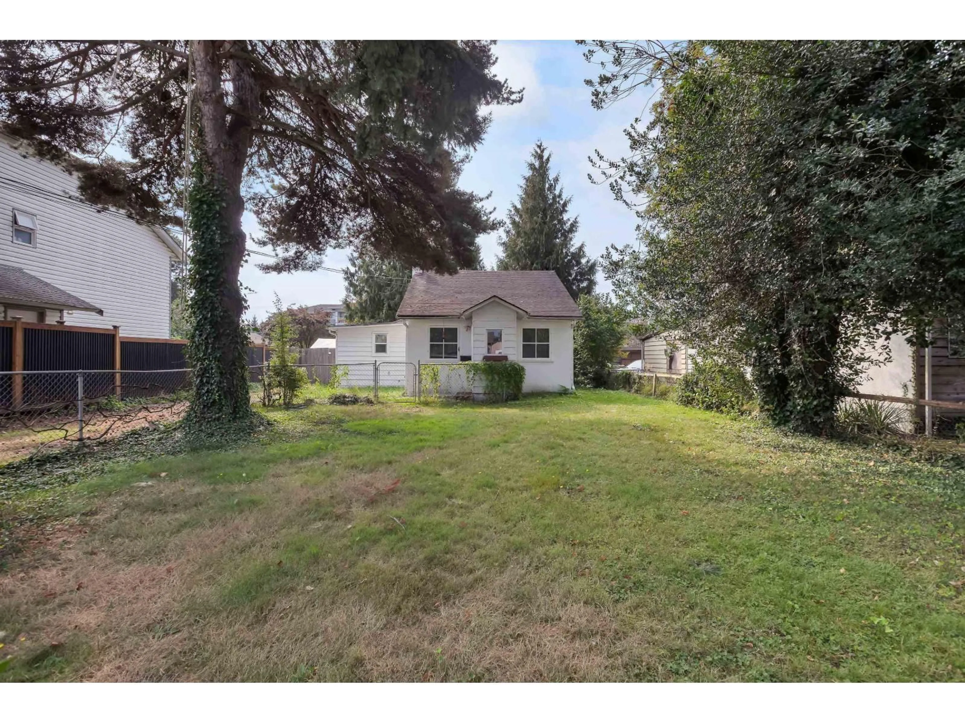 A pic from outside/outdoor area/front of a property/back of a property/a pic from drone, street for 46272 GORE AVENUE, Chilliwack British Columbia V2P2A1