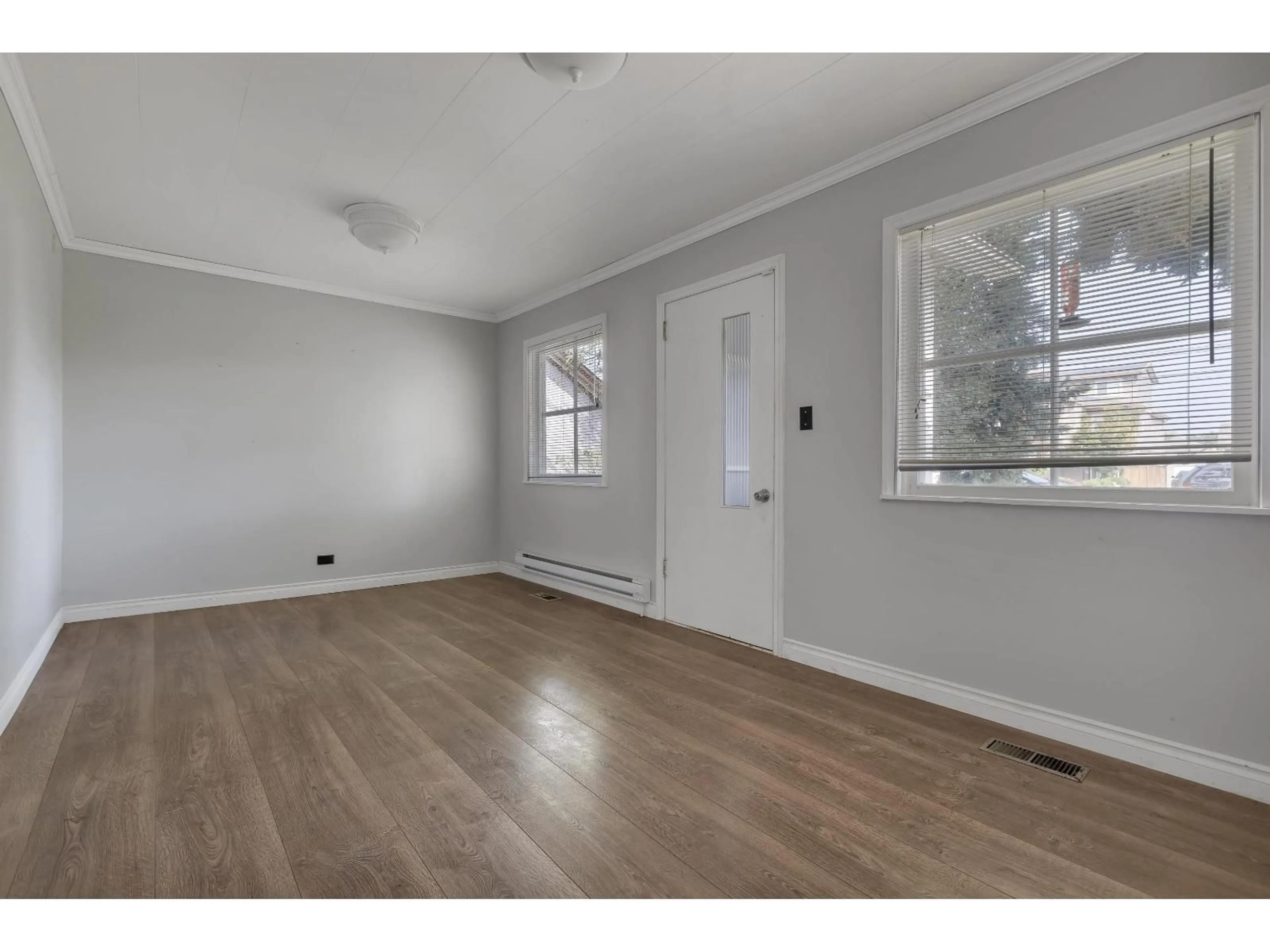 A pic of a room for 46272 GORE AVENUE, Chilliwack British Columbia V2P2A1