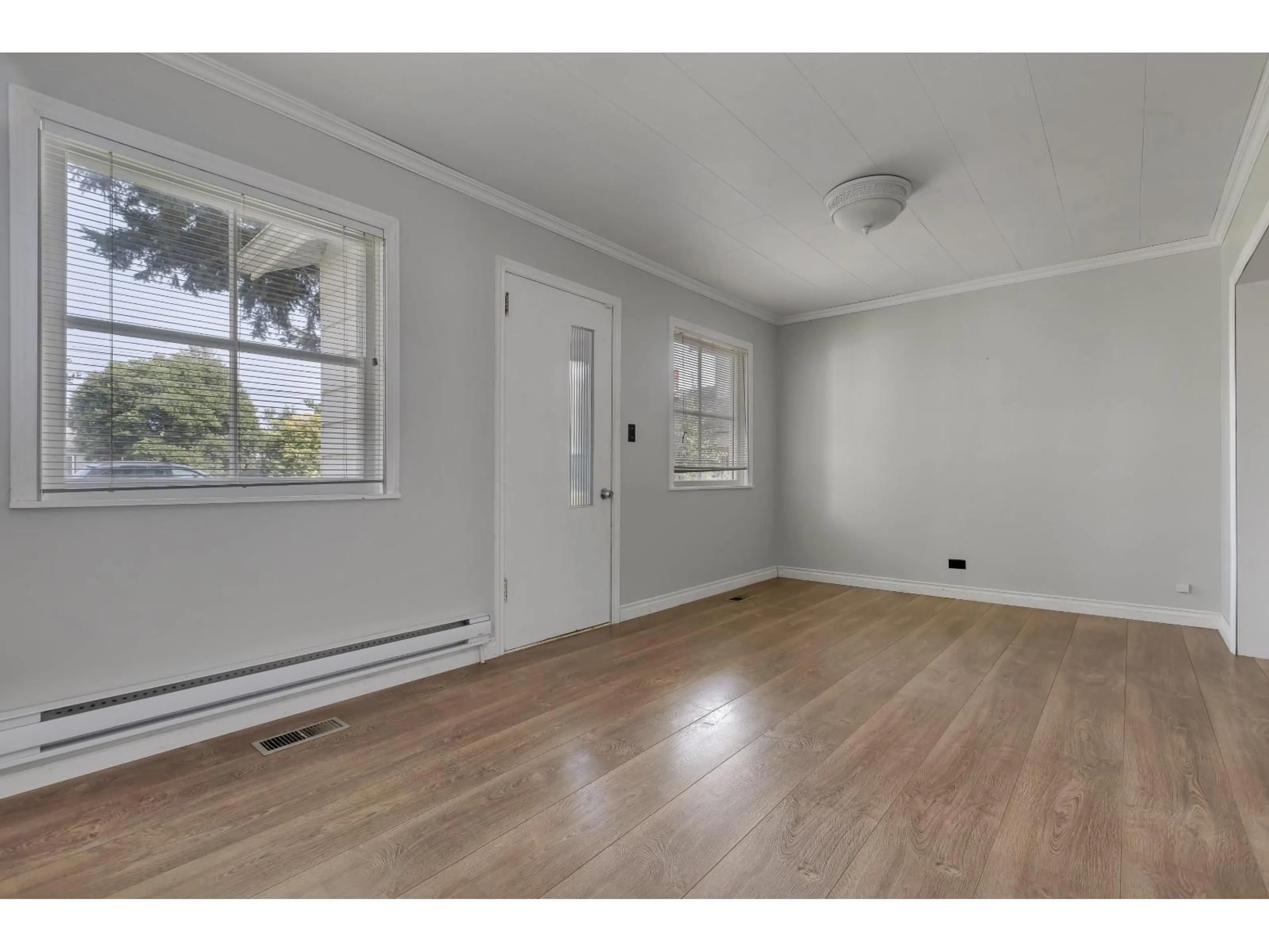 A pic of a room for 46272 GORE AVENUE, Chilliwack British Columbia V2P2A1