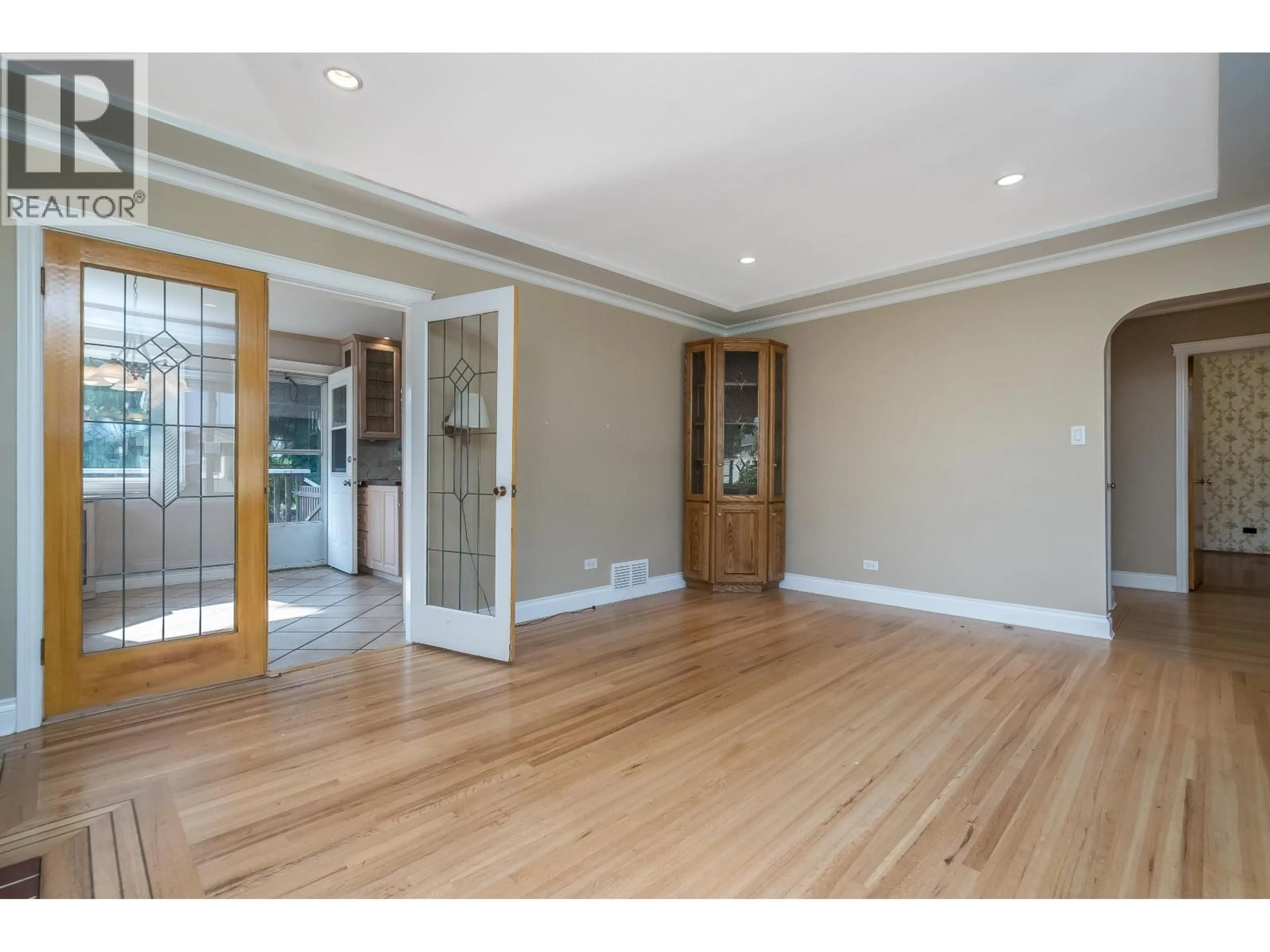 Indoor entryway for 8530 KARRMAN AVENUE, Burnaby British Columbia V3N2M2