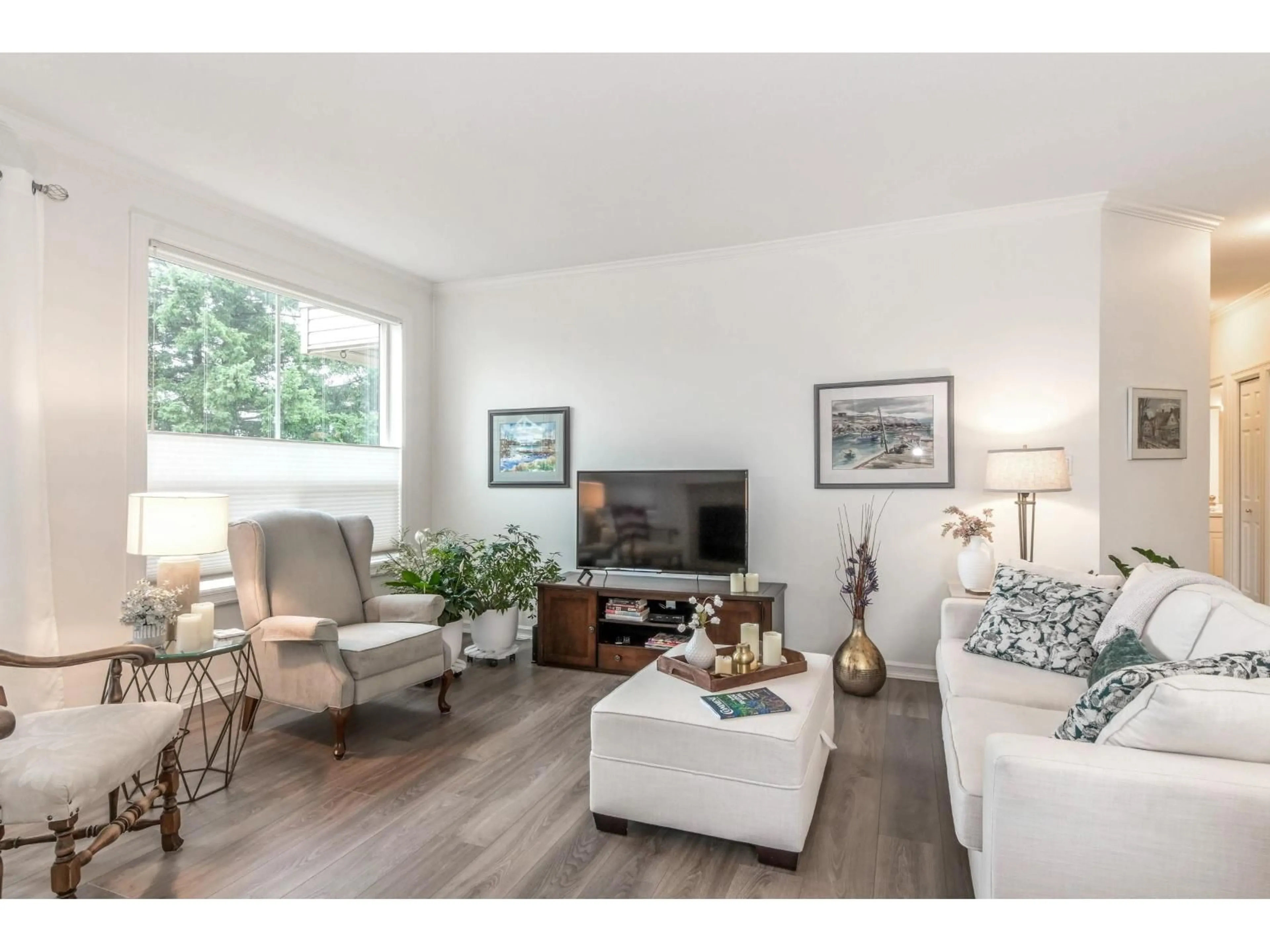 Living room with furniture, wood/laminate floor for 301 - 2772 CLEARBROOK, Abbotsford British Columbia V2T6N6