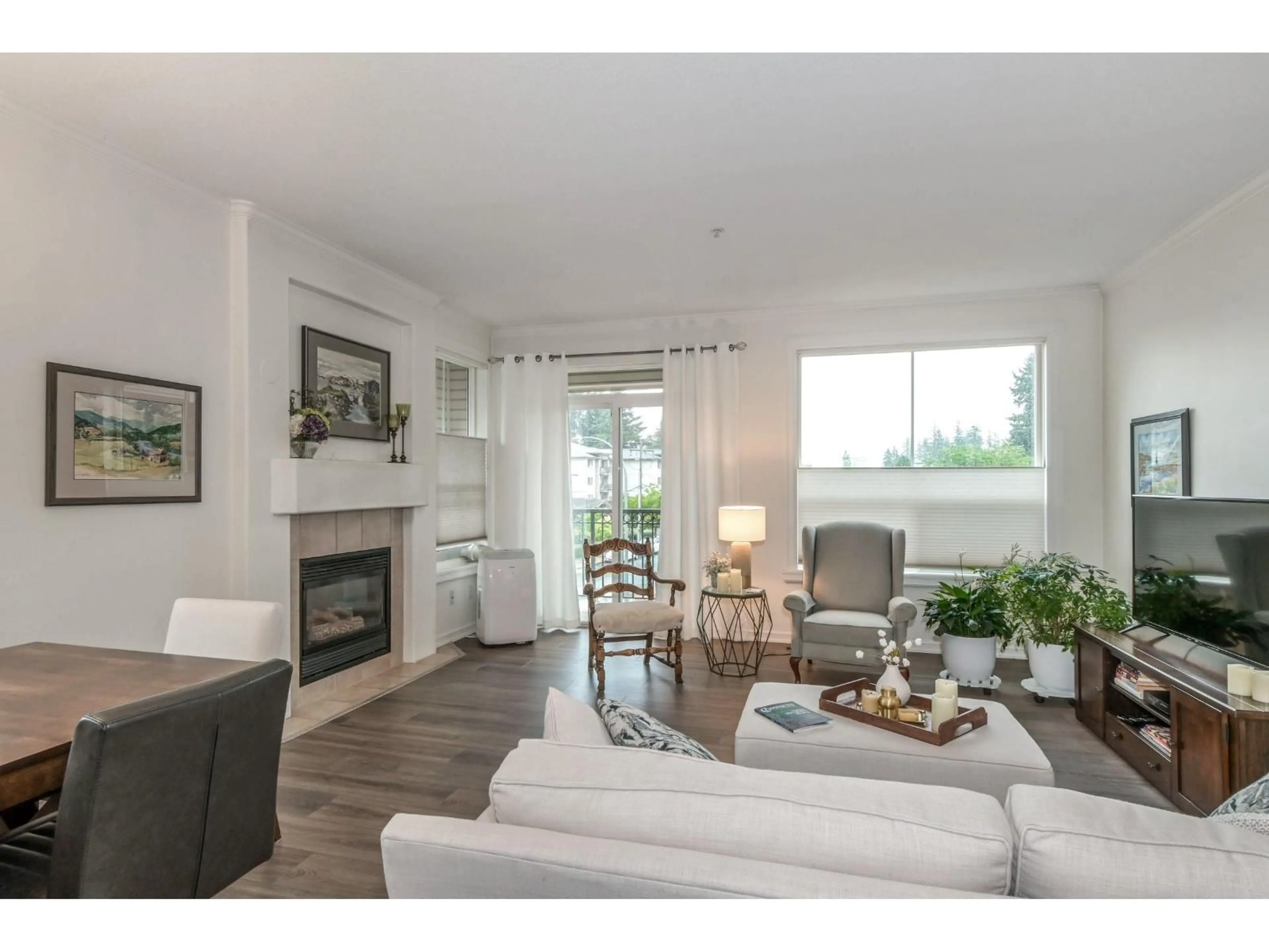 Living room with furniture, wood/laminate floor for 301 - 2772 CLEARBROOK, Abbotsford British Columbia V2T6N6