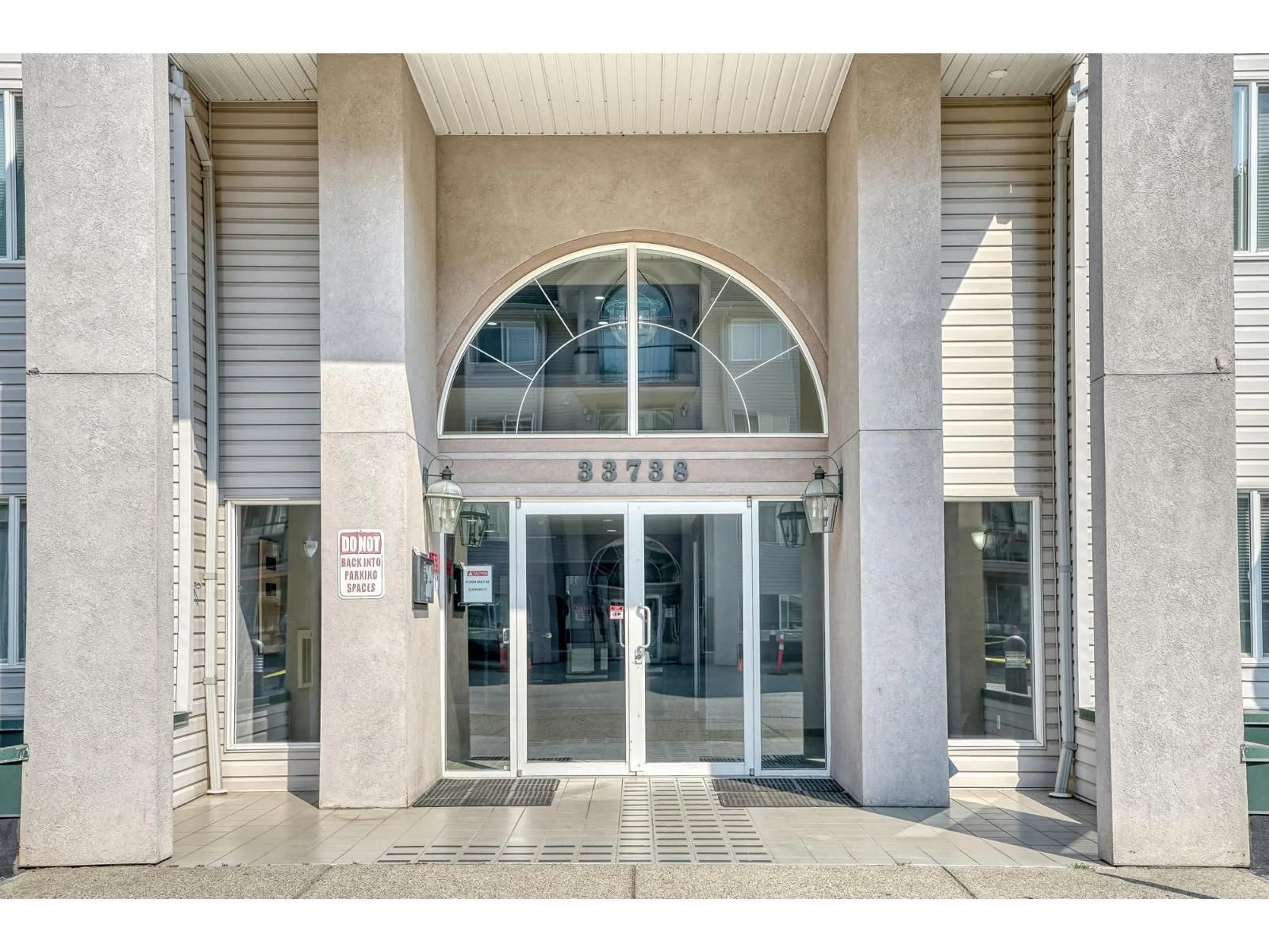 Indoor foyer for 414 - 33738 KING, Abbotsford British Columbia V2S8J5