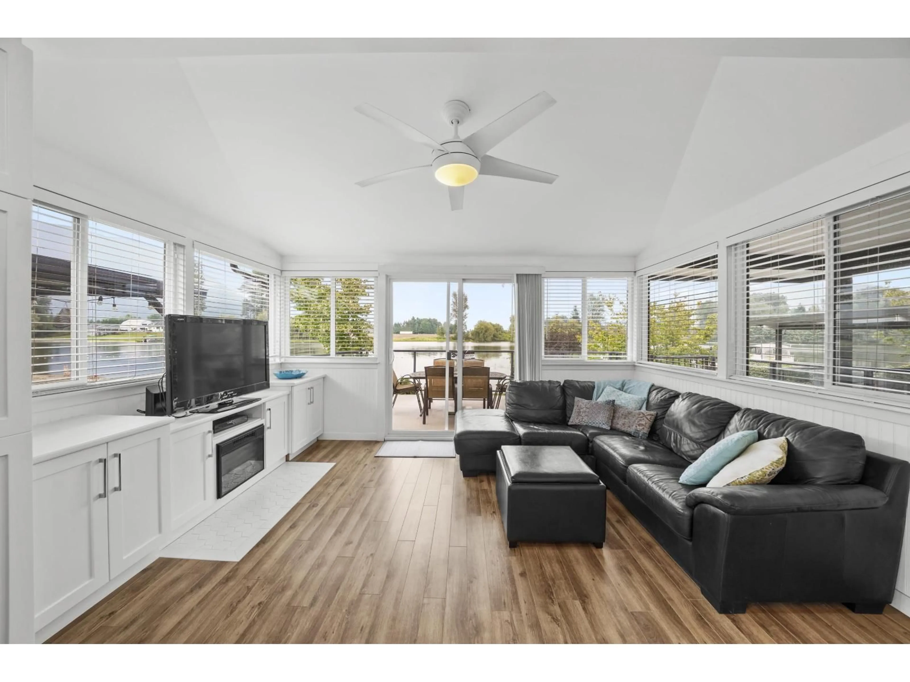 Living room with furniture, wood/laminate floor for 149/152 - 8400 SHOOK, Mission British Columbia V2V7L3