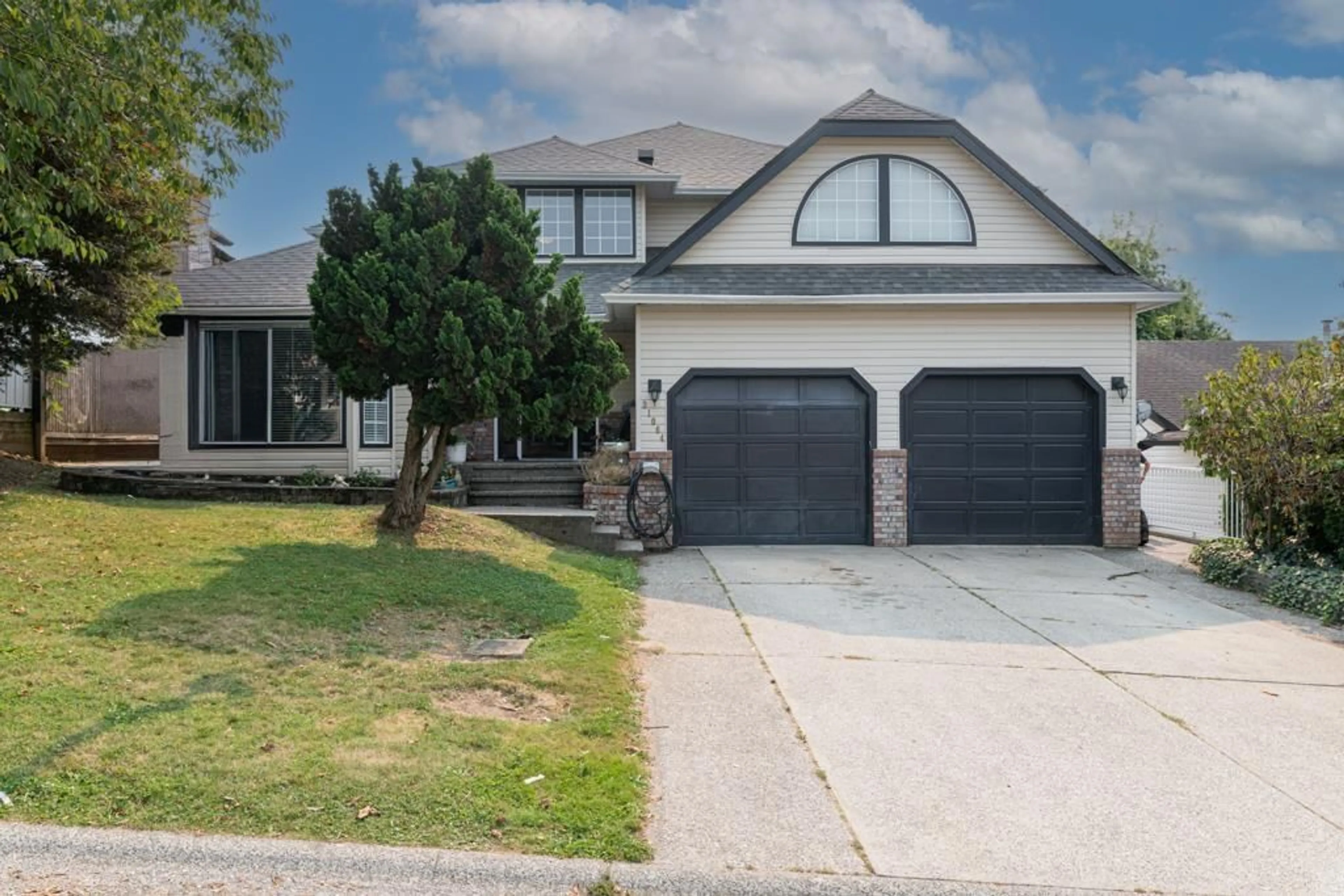 Home with vinyl exterior material, street for 31064 SOUTHERN, Abbotsford British Columbia V2T5K3