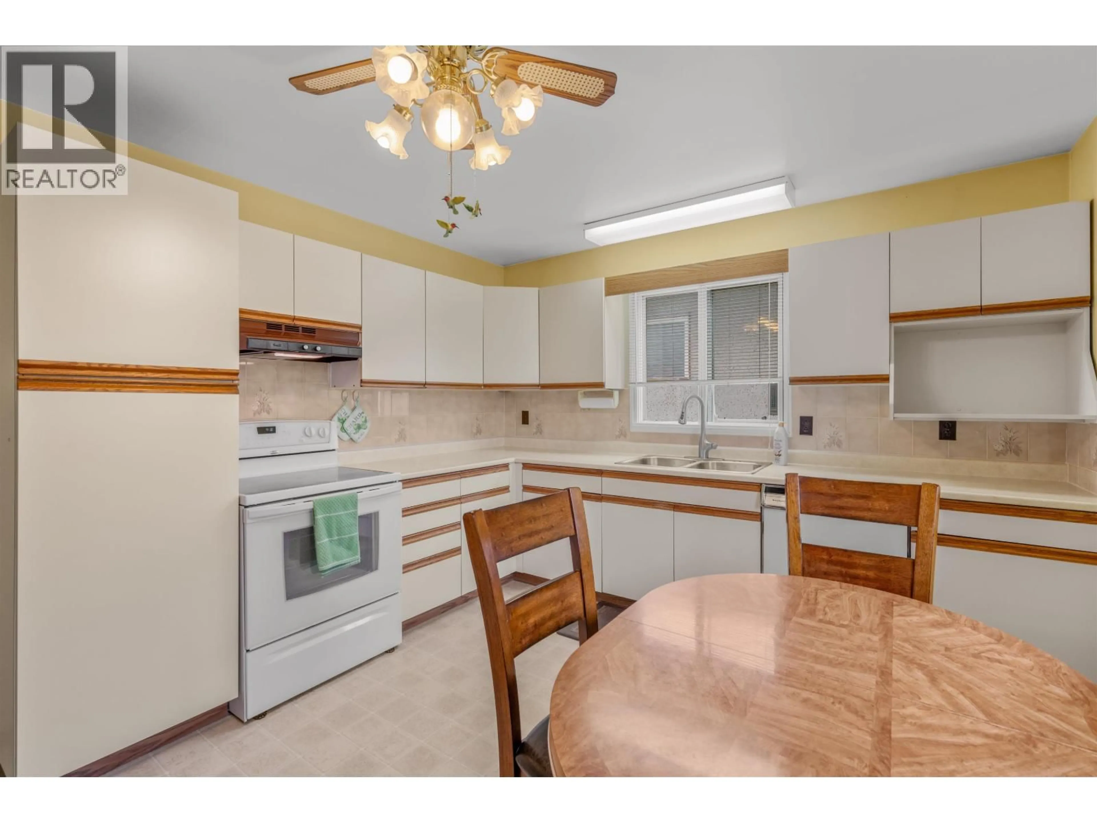 Standard kitchen, unknown for 326 NICHOLSON STREET, Prince George British Columbia V2M3L9