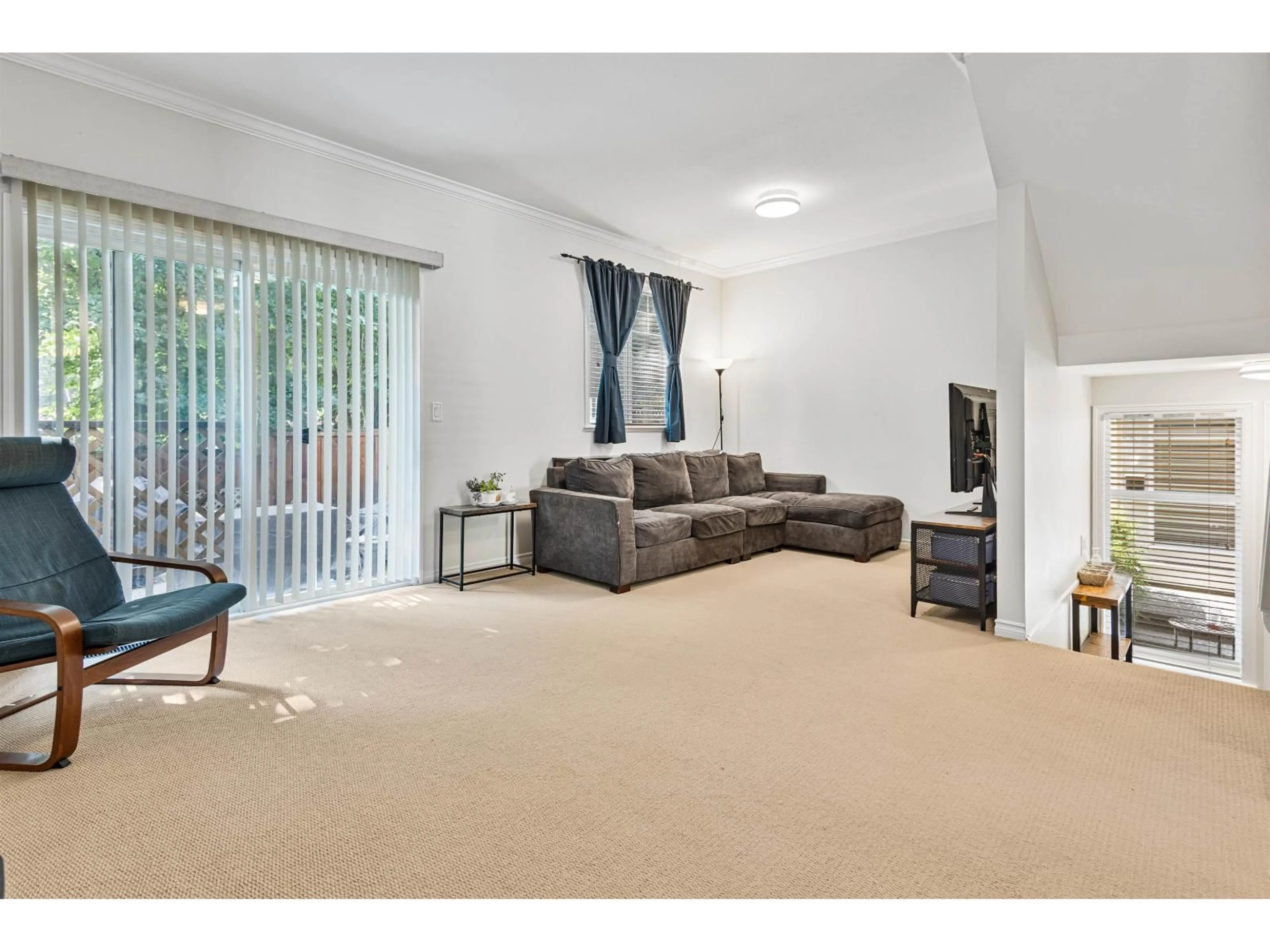 Living room with furniture, unknown for 25 - 6588 188, Surrey British Columbia V3S1Z6