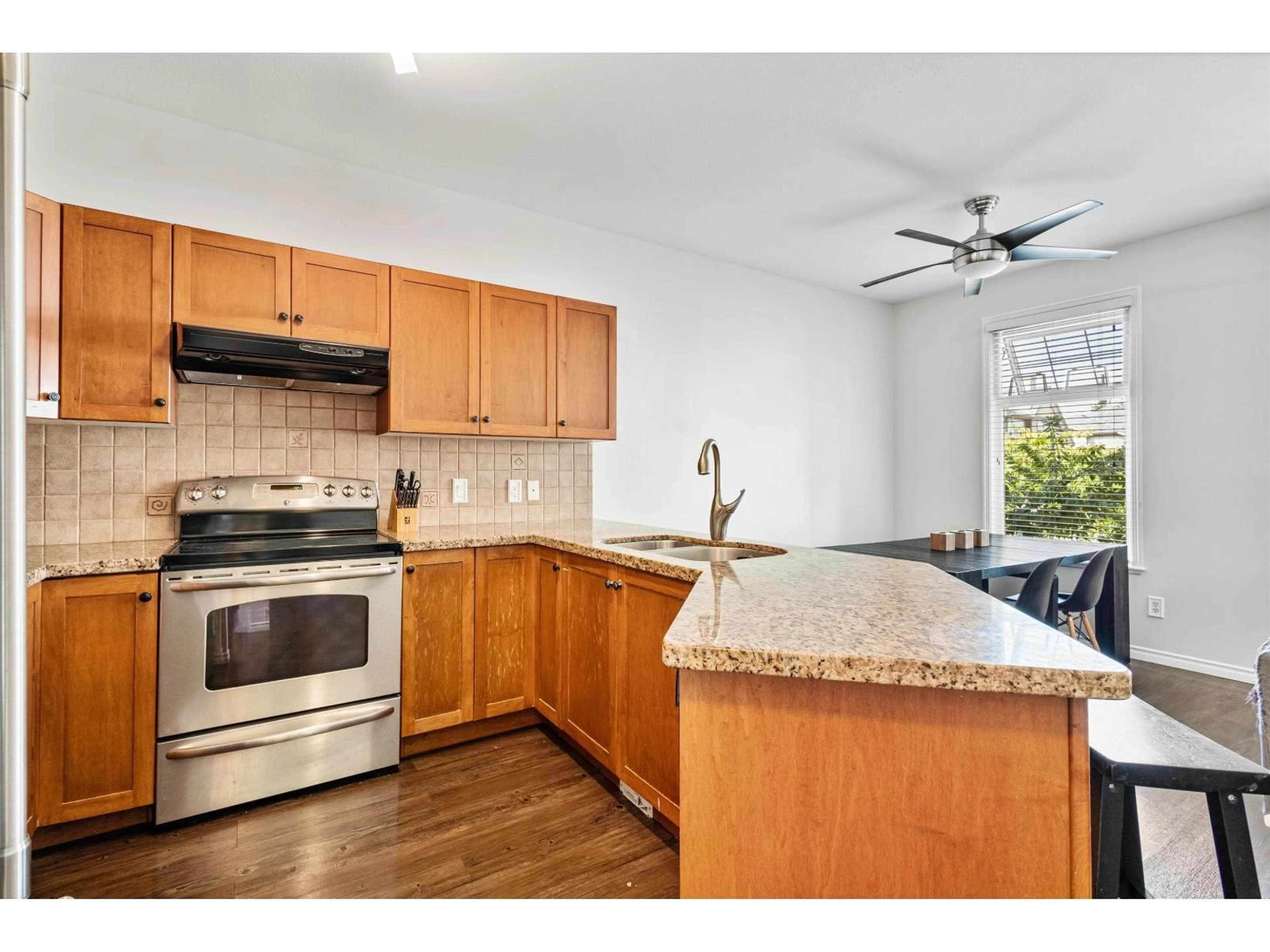 Open concept kitchen, unknown for 25 - 6588 188, Surrey British Columbia V3S1Z6