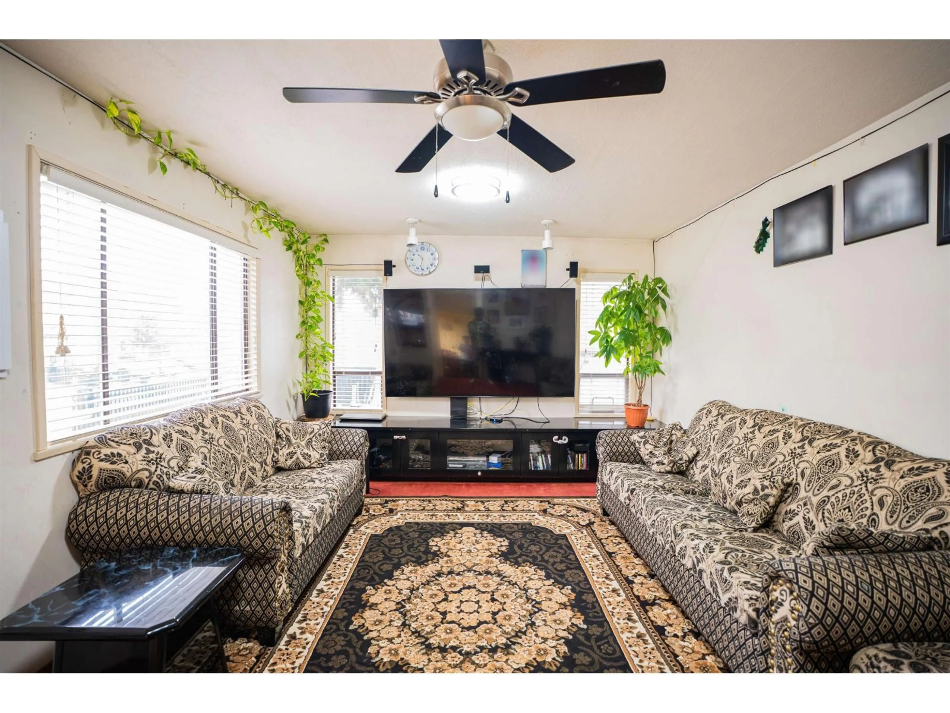 Living room with furniture, unknown for 9290 128, Surrey British Columbia V3V5N2