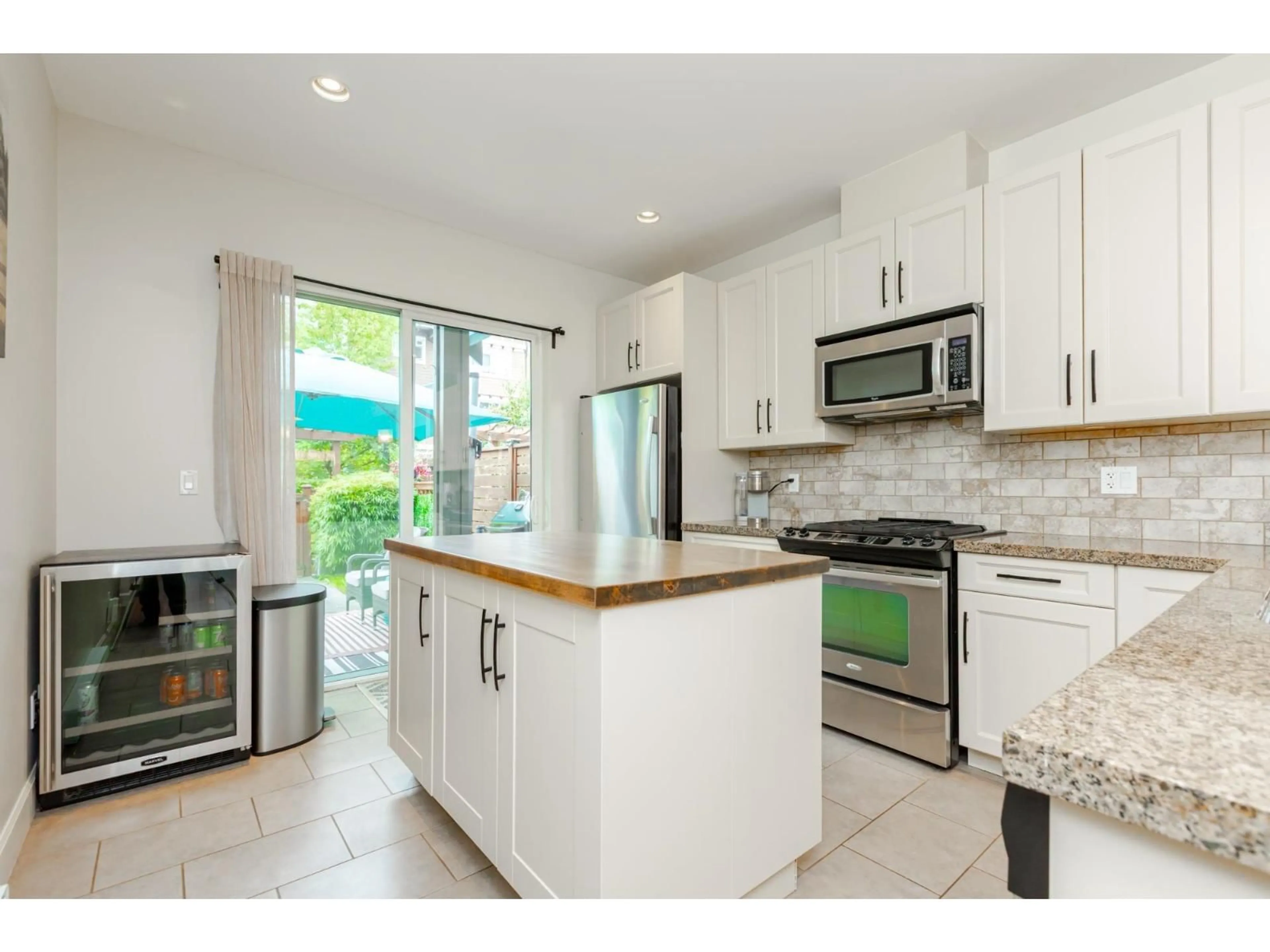Open concept kitchen, ceramic/tile floor for 96 - 2979 156, Surrey British Columbia V3Z8V8