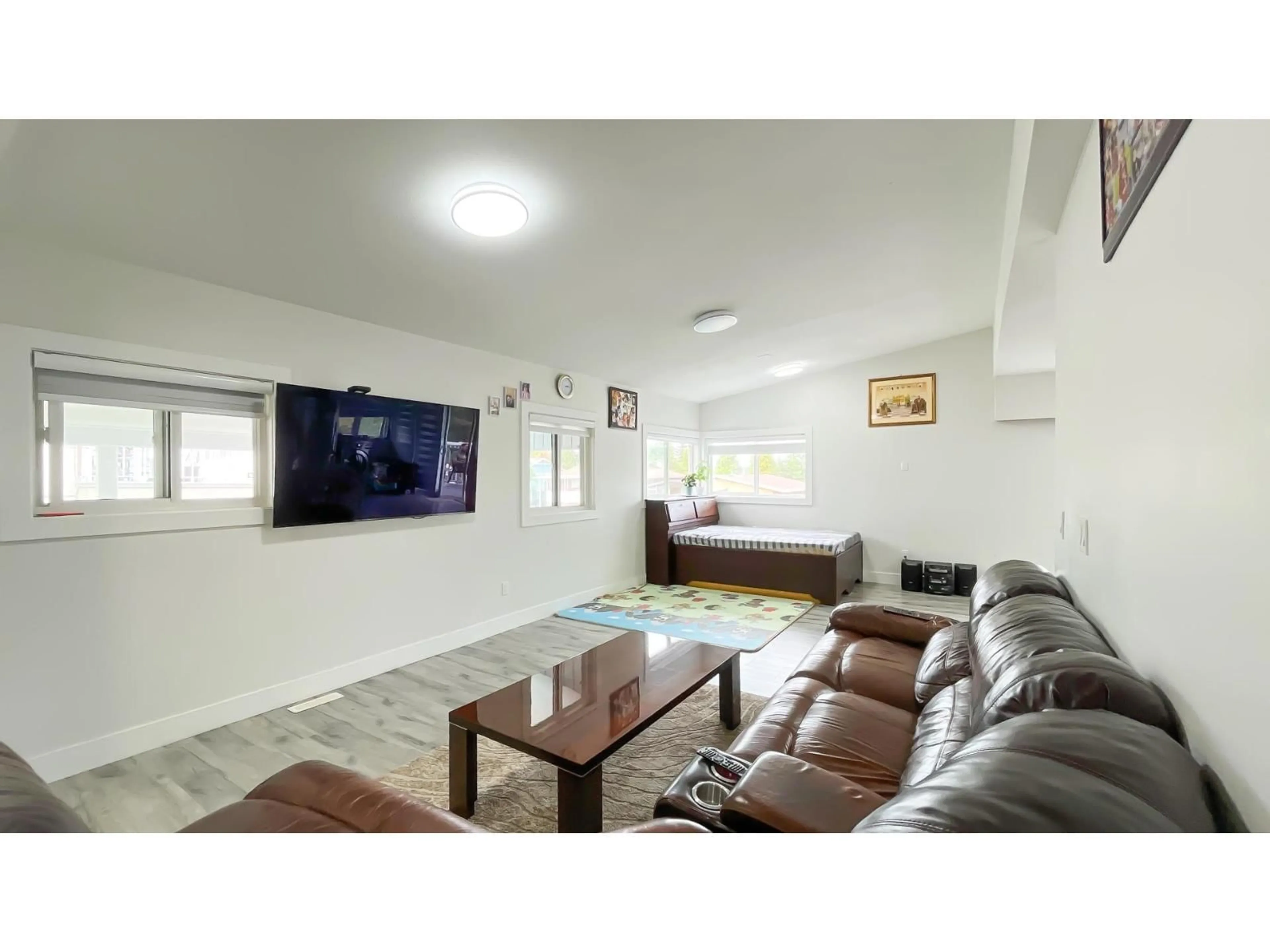 Living room with furniture, unknown for 14171 77A, Surrey British Columbia V3W2X2