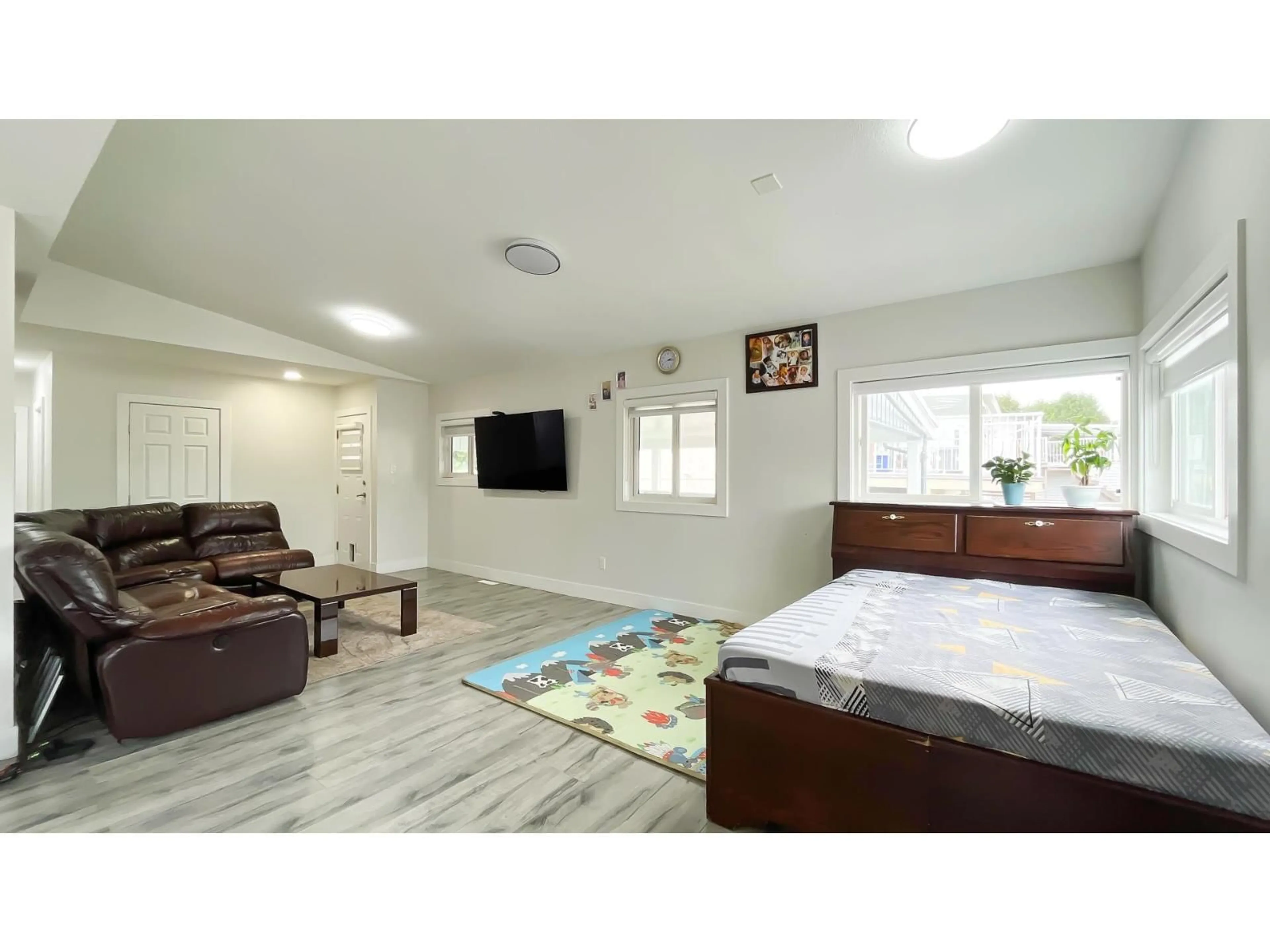 A pic of a room for 14171 77A, Surrey British Columbia V3W2X2