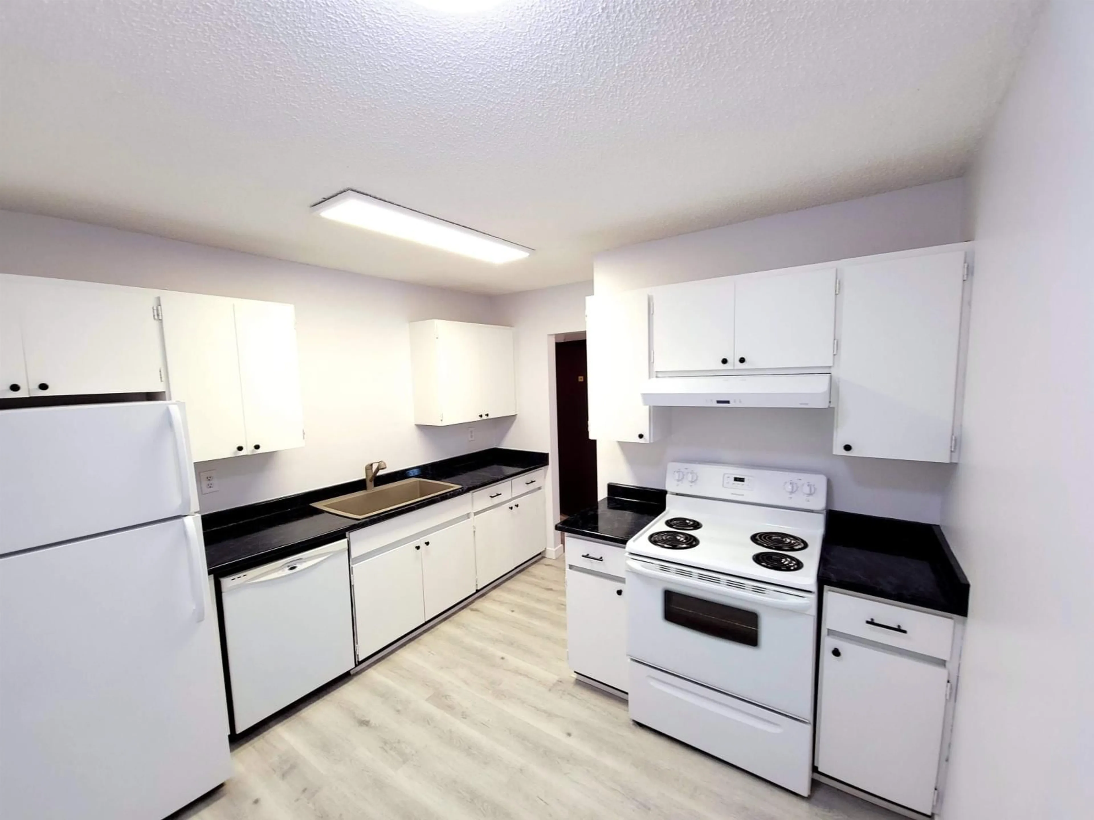 Standard kitchen, unknown for 306 - 33400 BOURQUIN, Abbotsford British Columbia V2S5G3