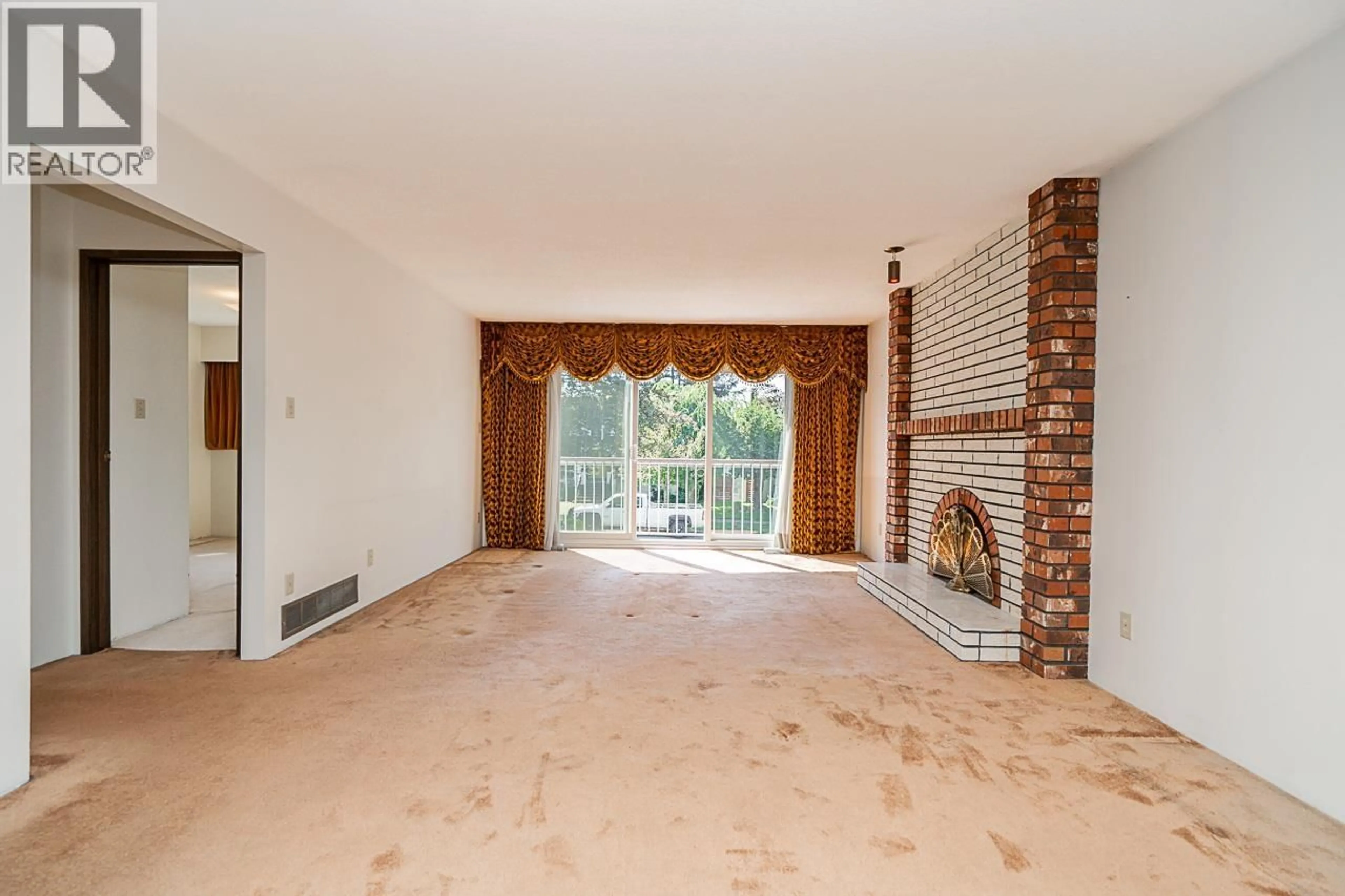 Living room with furniture, unknown for 3487 TRIUMPH STREET, Vancouver British Columbia V5K1T9