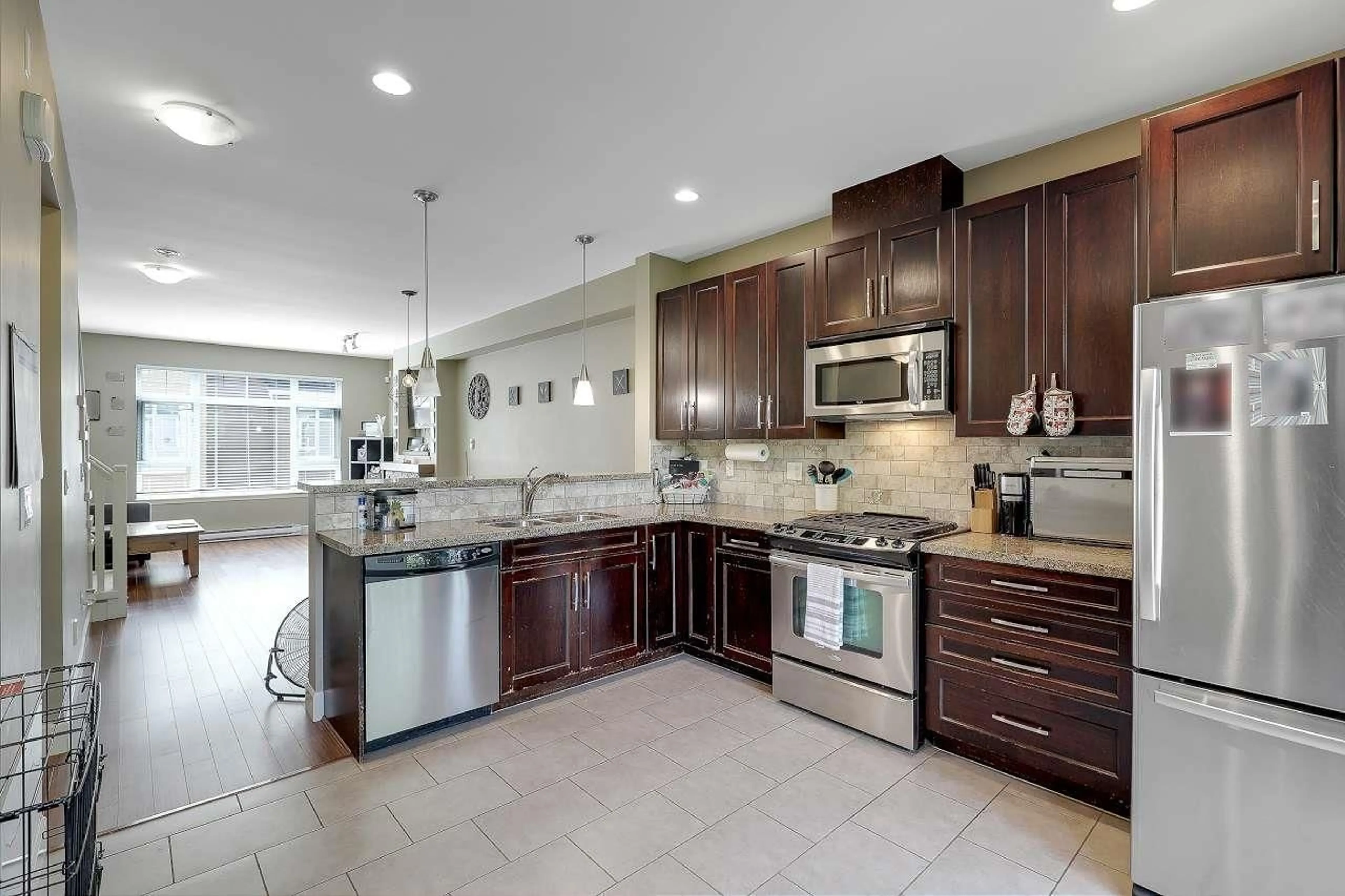 Open concept kitchen, ceramic/tile floor for 121 - 2979 156, Surrey British Columbia V3Z8V8