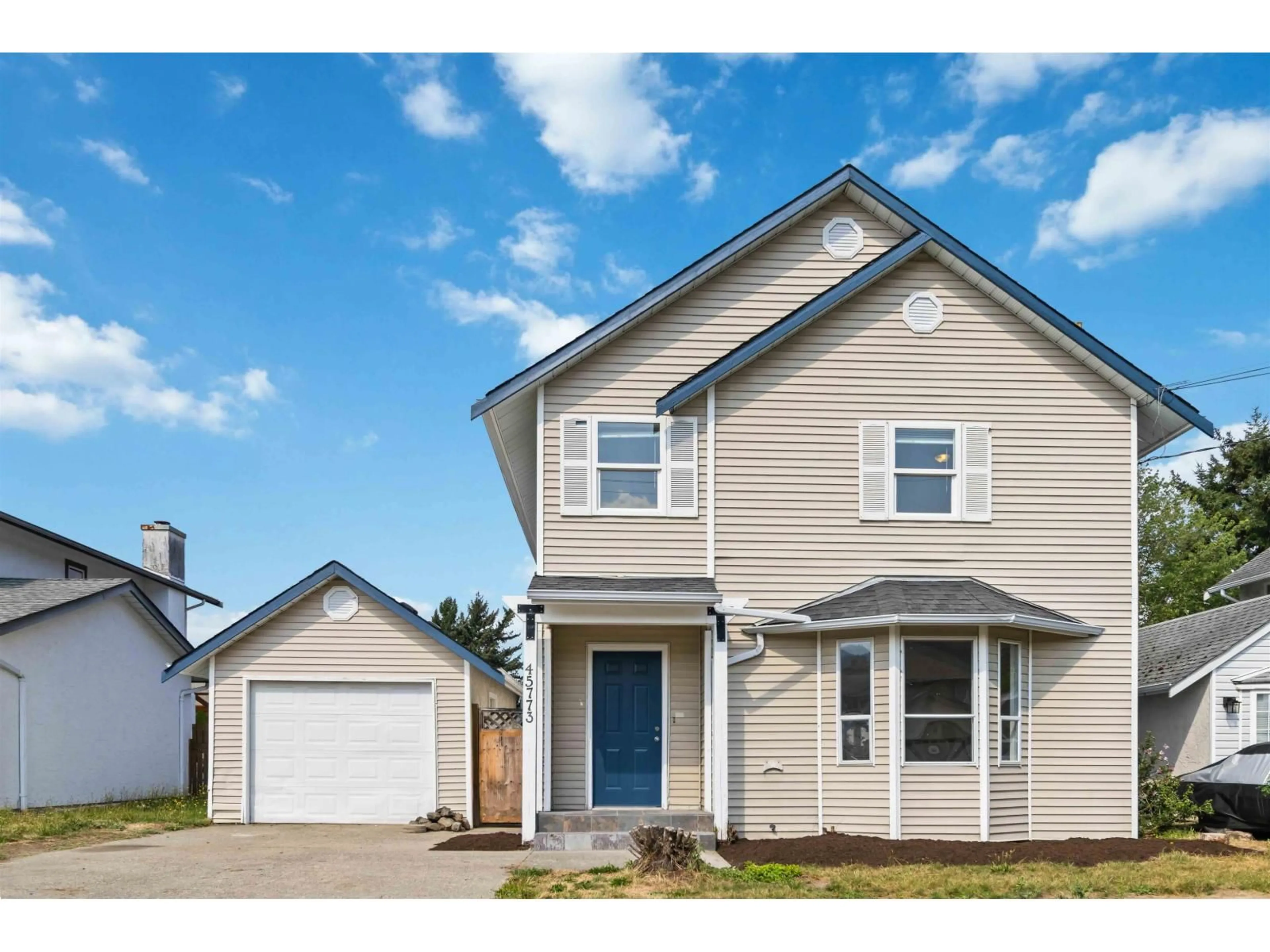 Home with vinyl exterior material, street for 45773 THOMAS ROAD, Chilliwack British Columbia V2R3N3