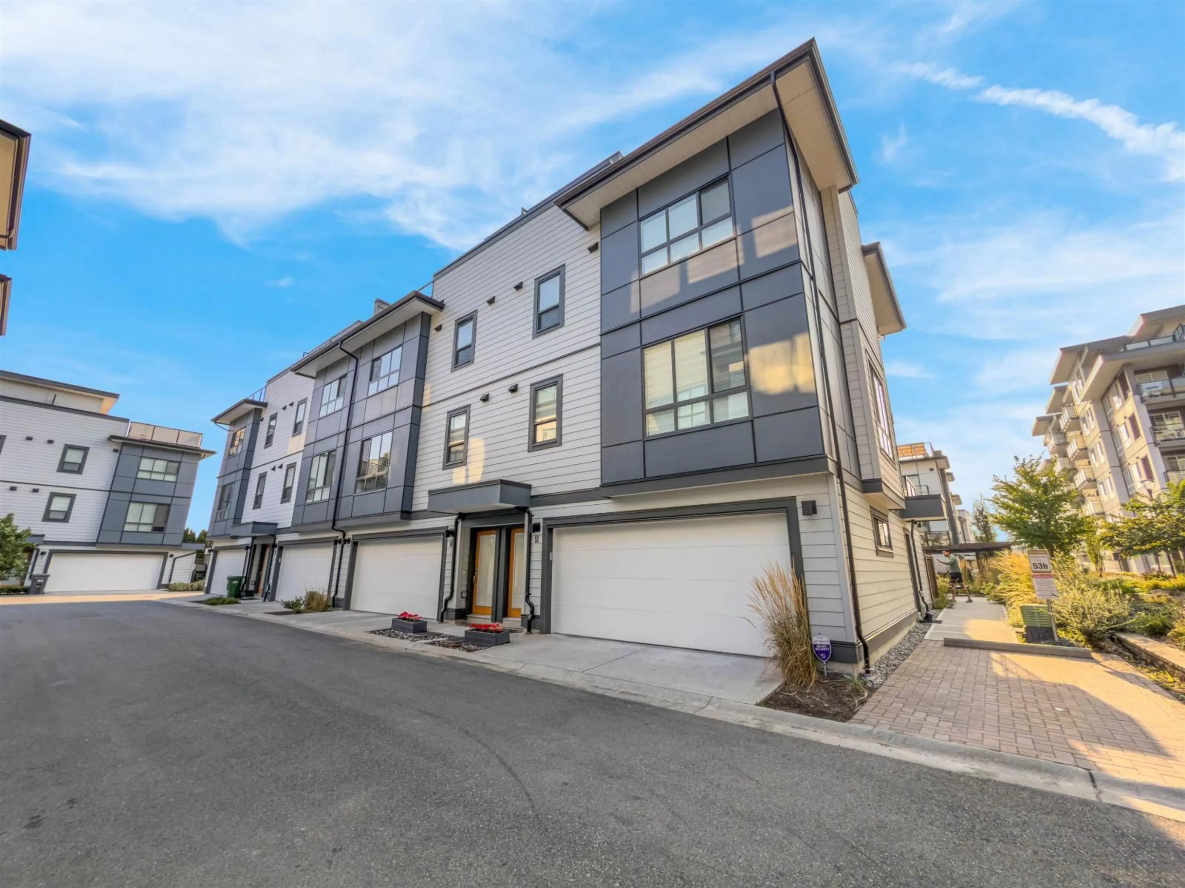 A pic from outside/outdoor area/front of a property/back of a property/a pic from drone, street for 53 - 1502 MCCALLUM, Abbotsford British Columbia V2S0K7
