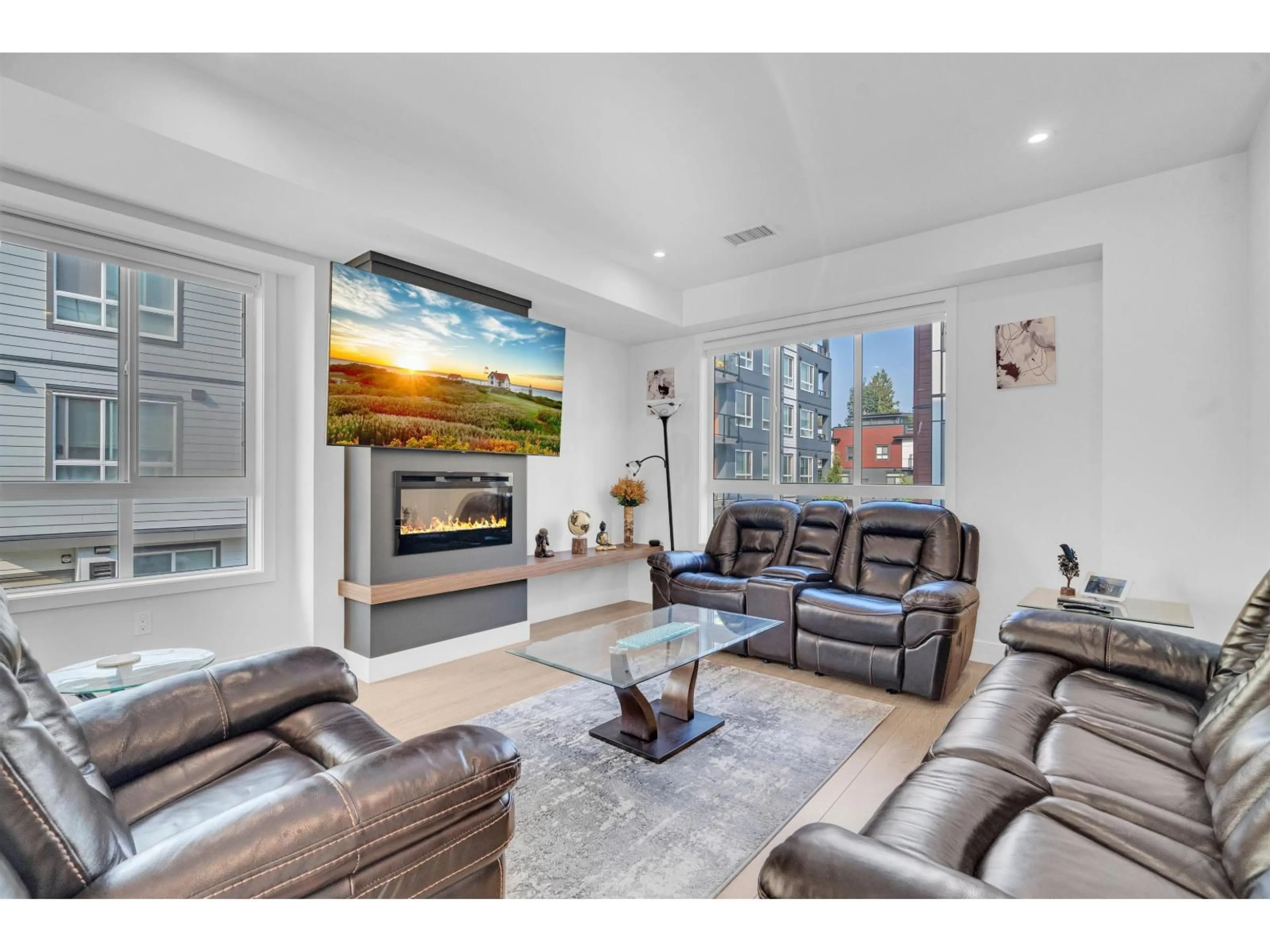 Living room with furniture, unknown for 53 - 1502 MCCALLUM, Abbotsford British Columbia V2S0K7