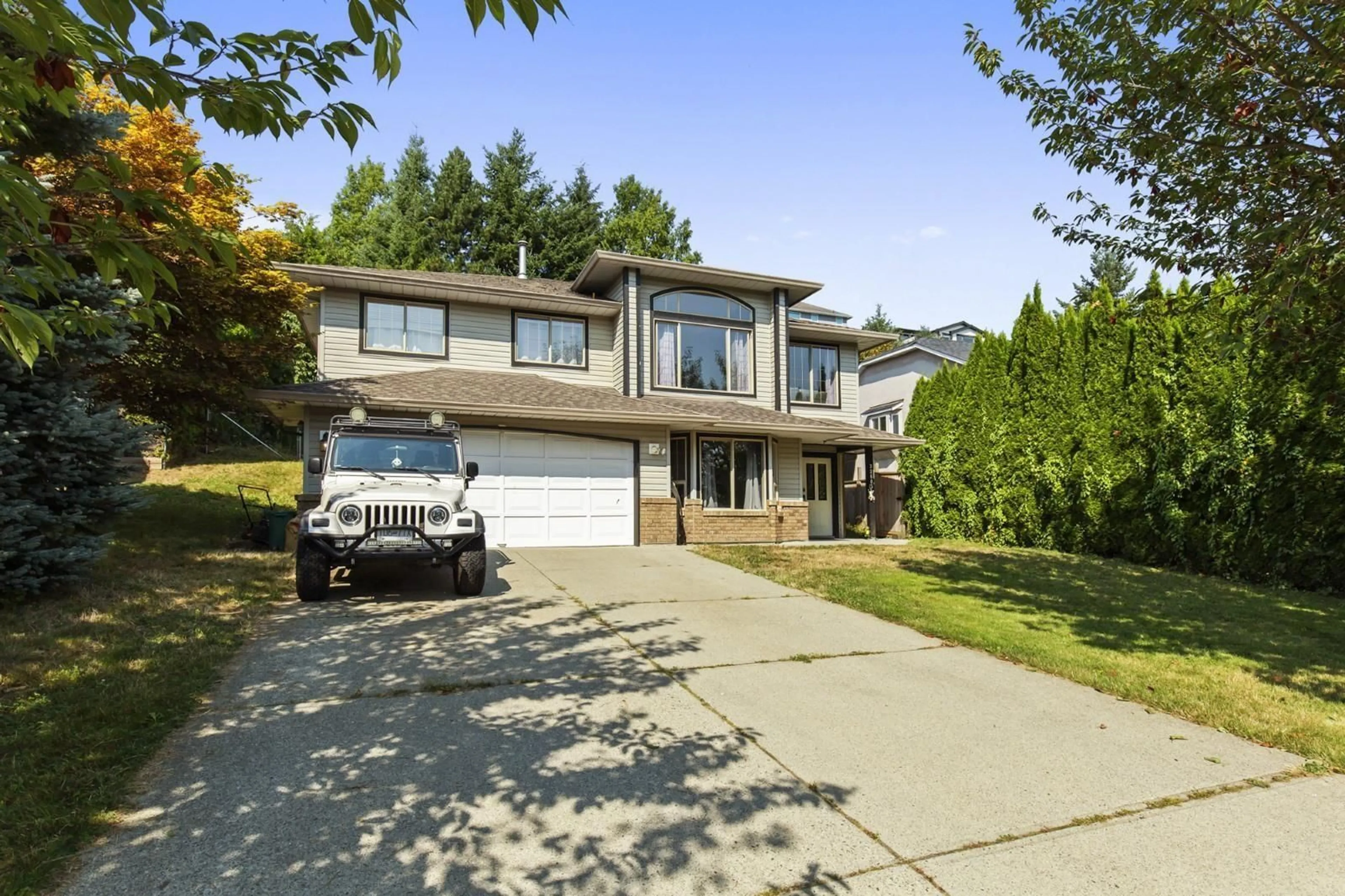 Home with vinyl exterior material, street for 33605 BLUEBERRY, Mission British Columbia V2V6Z7
