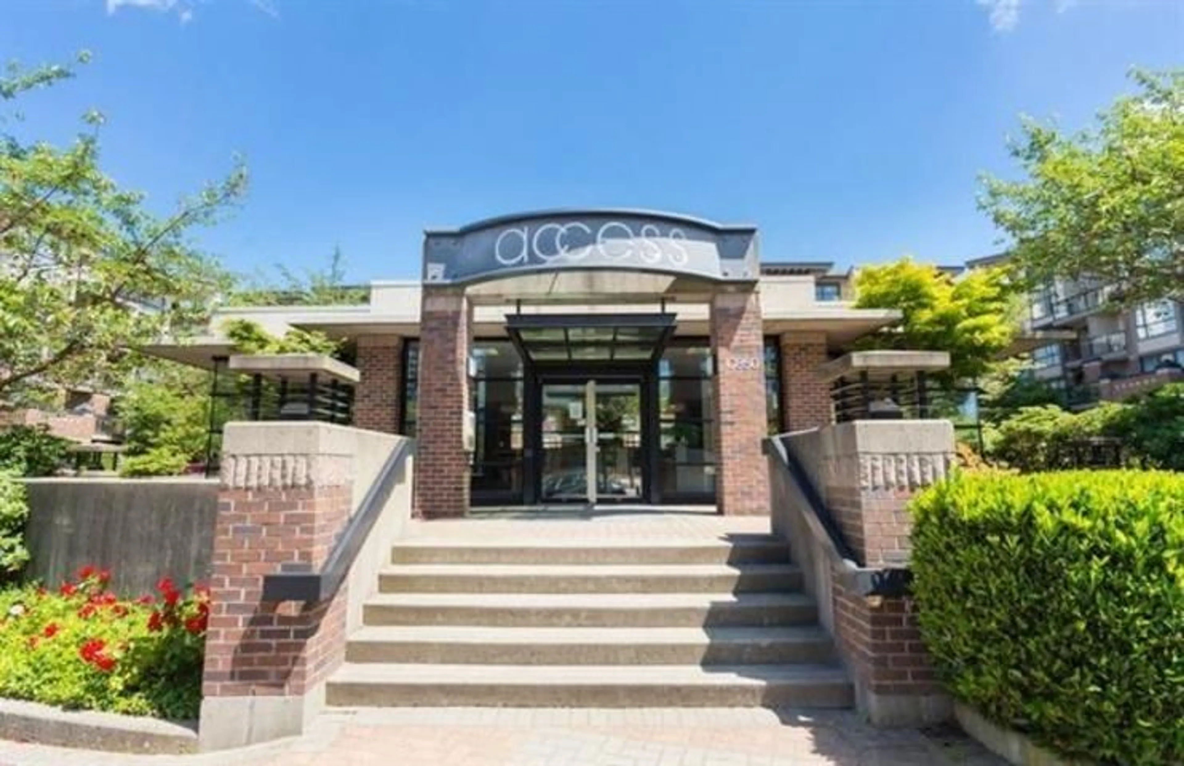 Indoor foyer for 305 - 10866 CITY, Surrey British Columbia V3T5W9