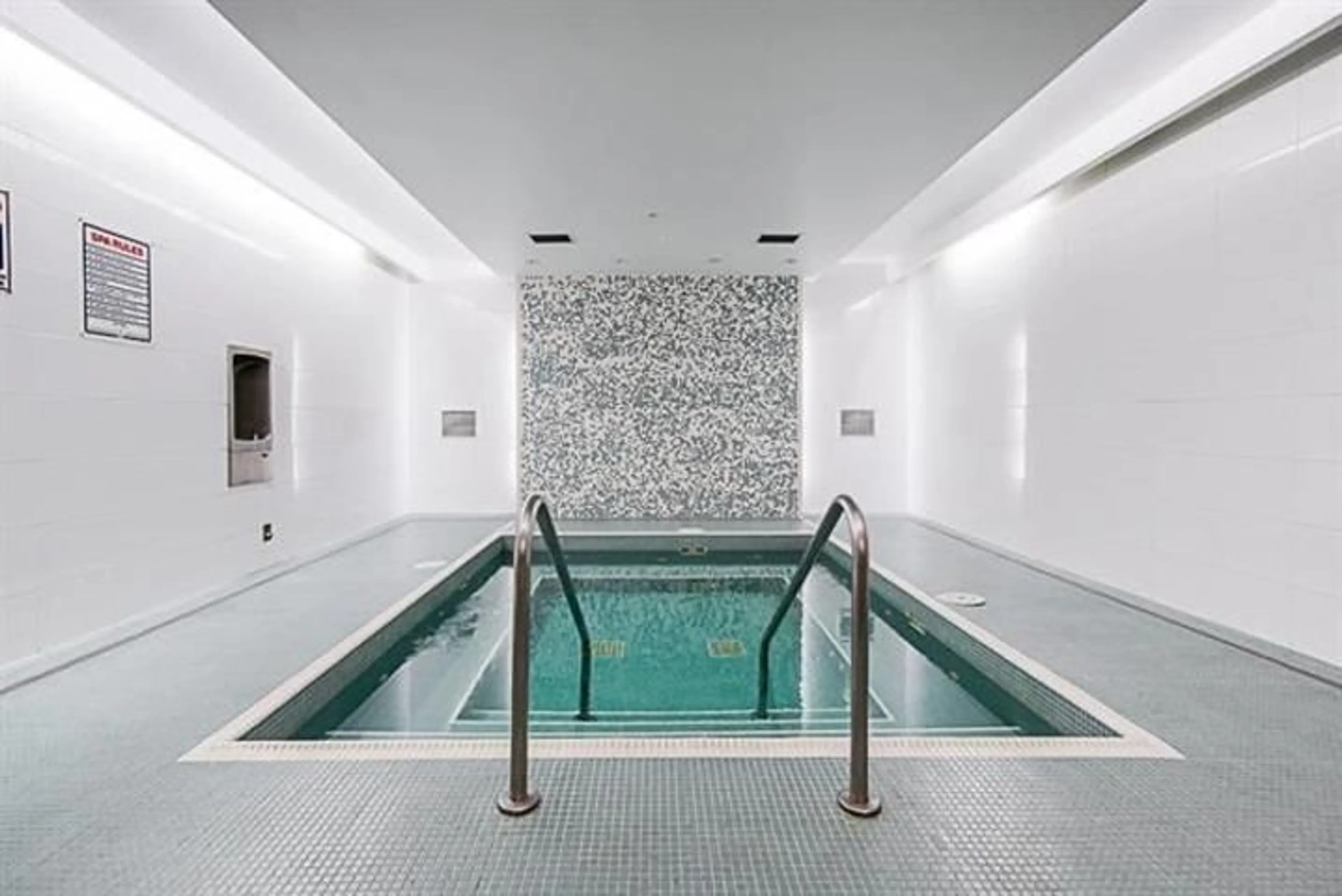 Pool for 305 - 10866 CITY, Surrey British Columbia V3T5W9