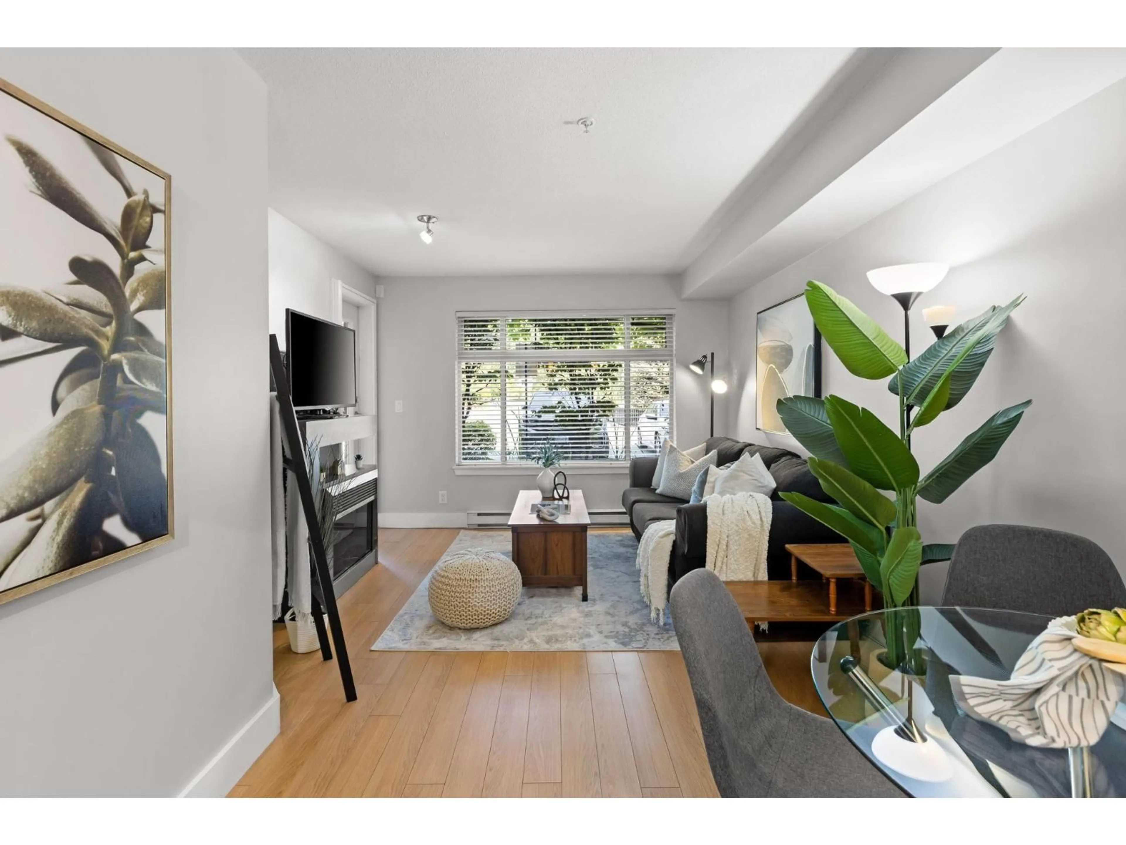 Living room with furniture, unknown for 133 - 2233 MCKENZIE, Abbotsford British Columbia V2S4A1