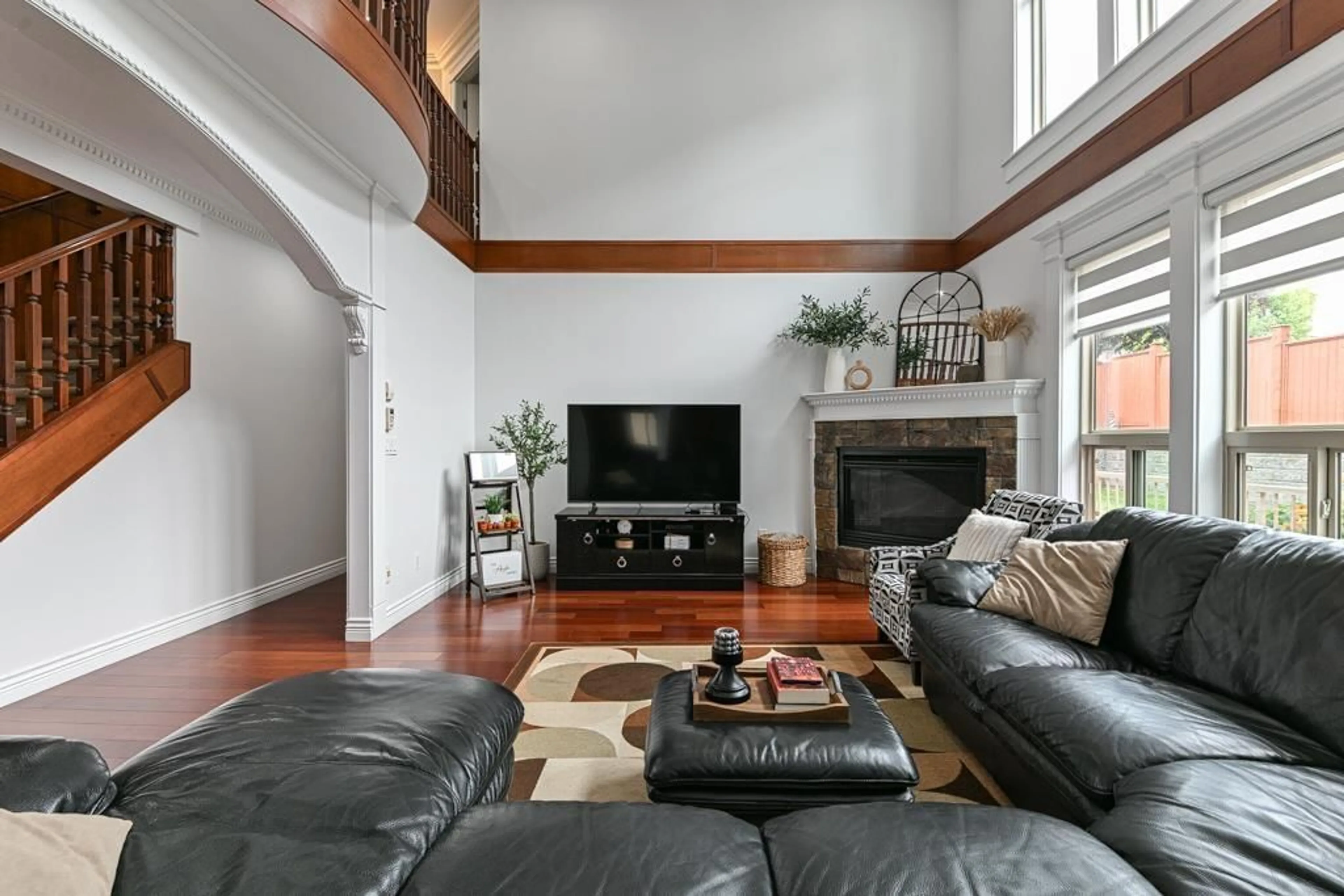 Living room with furniture, unknown for 31496 COUGAR, Abbotsford British Columbia V2T6M7
