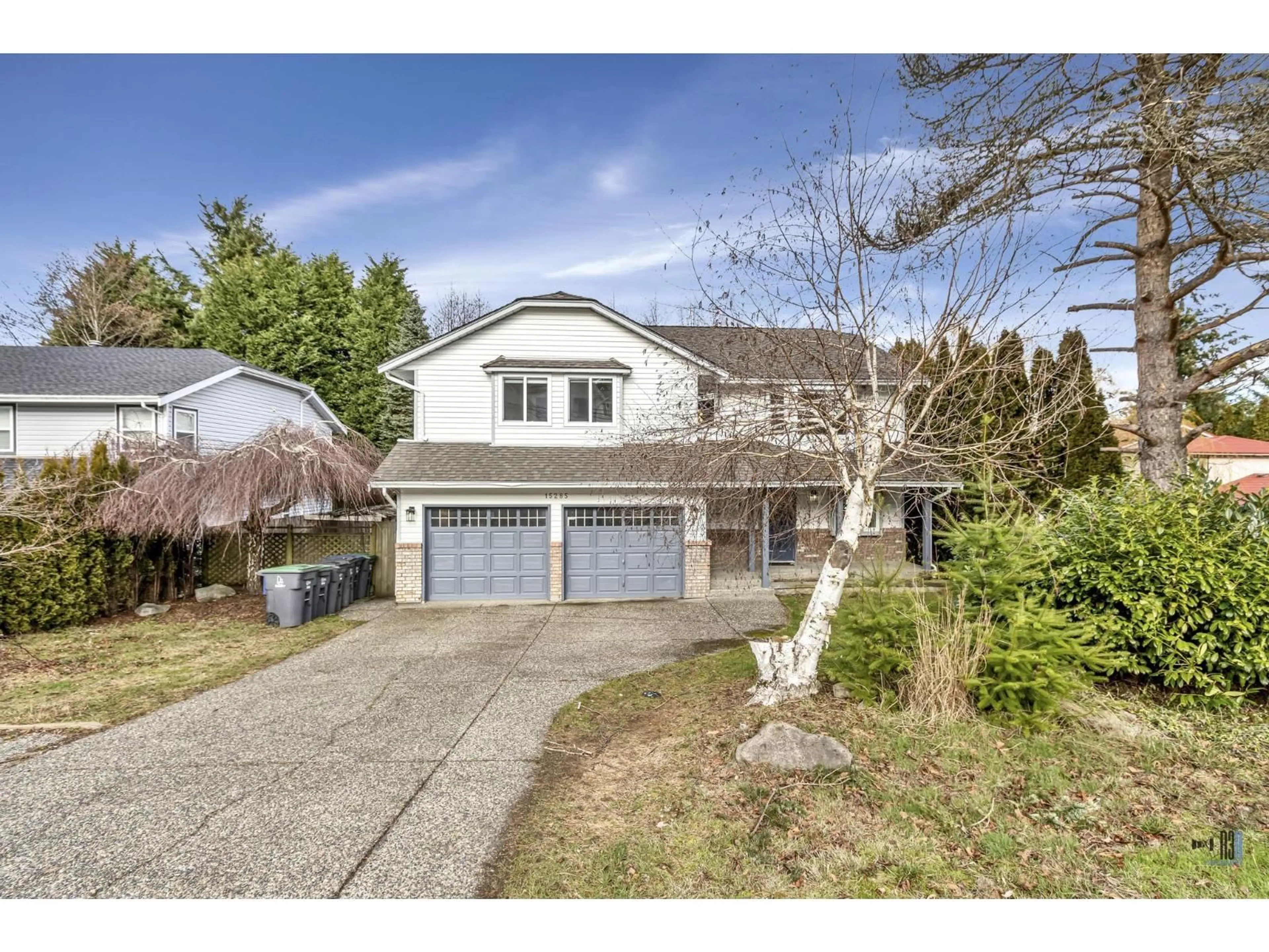 A pic from outside/outdoor area/front of a property/back of a property/a pic from drone, street for 15285 28, Surrey British Columbia V4P1G3