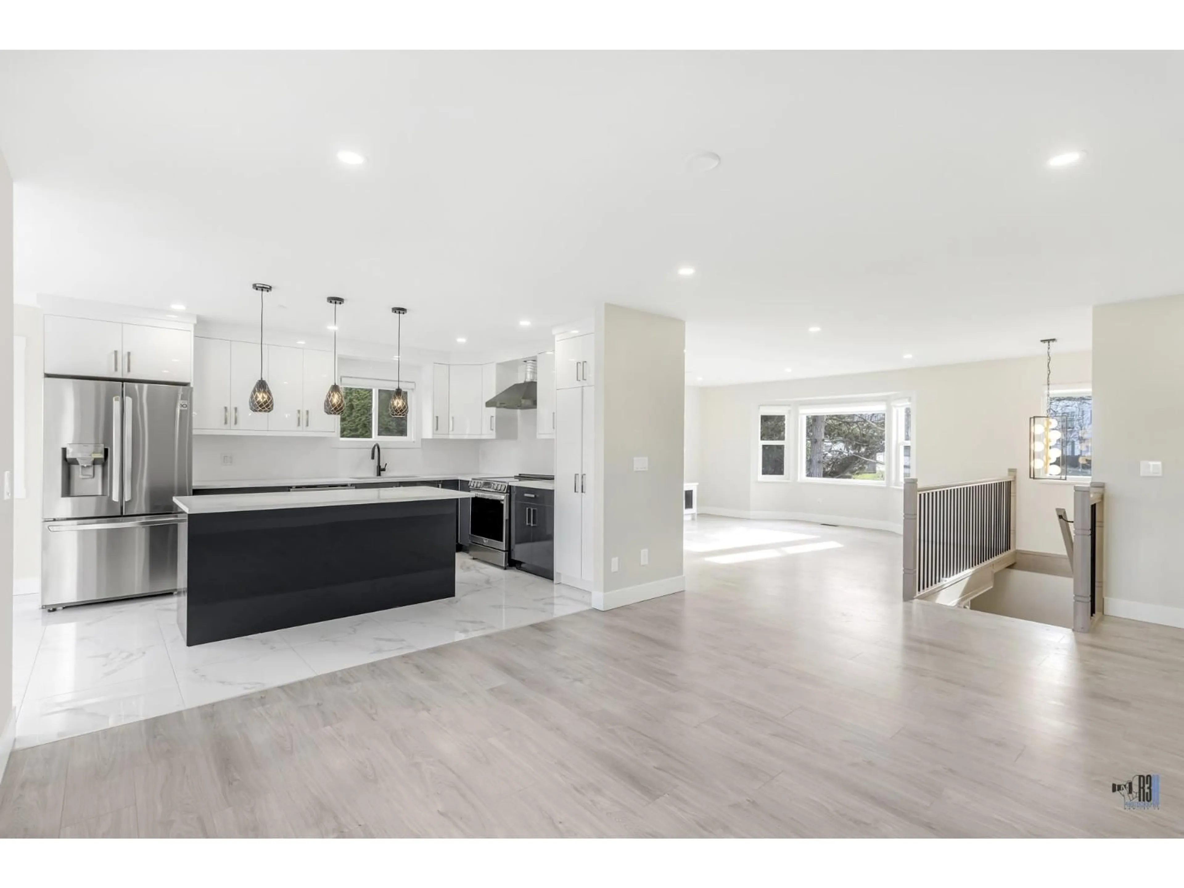 Open concept kitchen, unknown for 15285 28, Surrey British Columbia V4P1G3